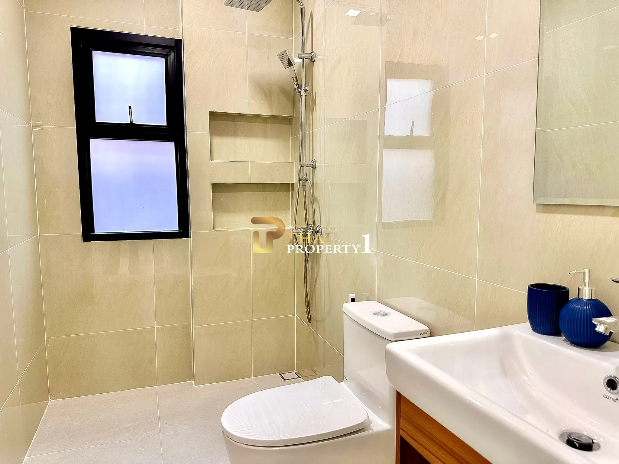 Moderne 4-roms villa med privat basseng i rolige Huai Yai, Pattaya