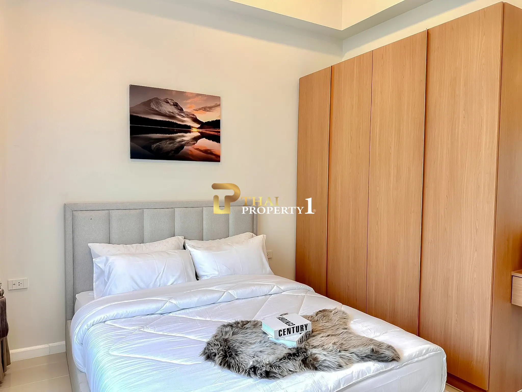 Moderne 4-roms villa med privat basseng i rolige Huai Yai, Pattaya