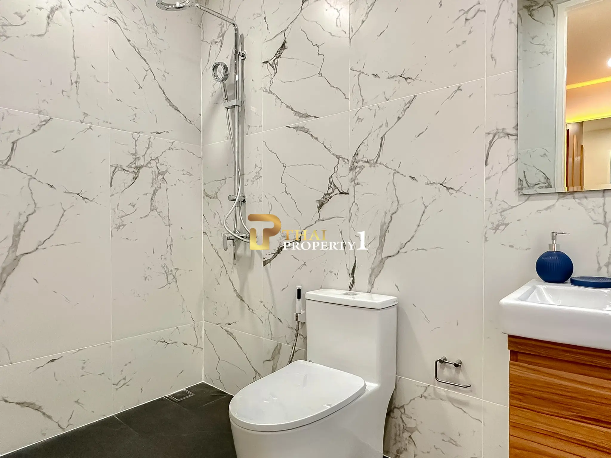 Moderne 4-roms villa med privat basseng i rolige Huai Yai, Pattaya