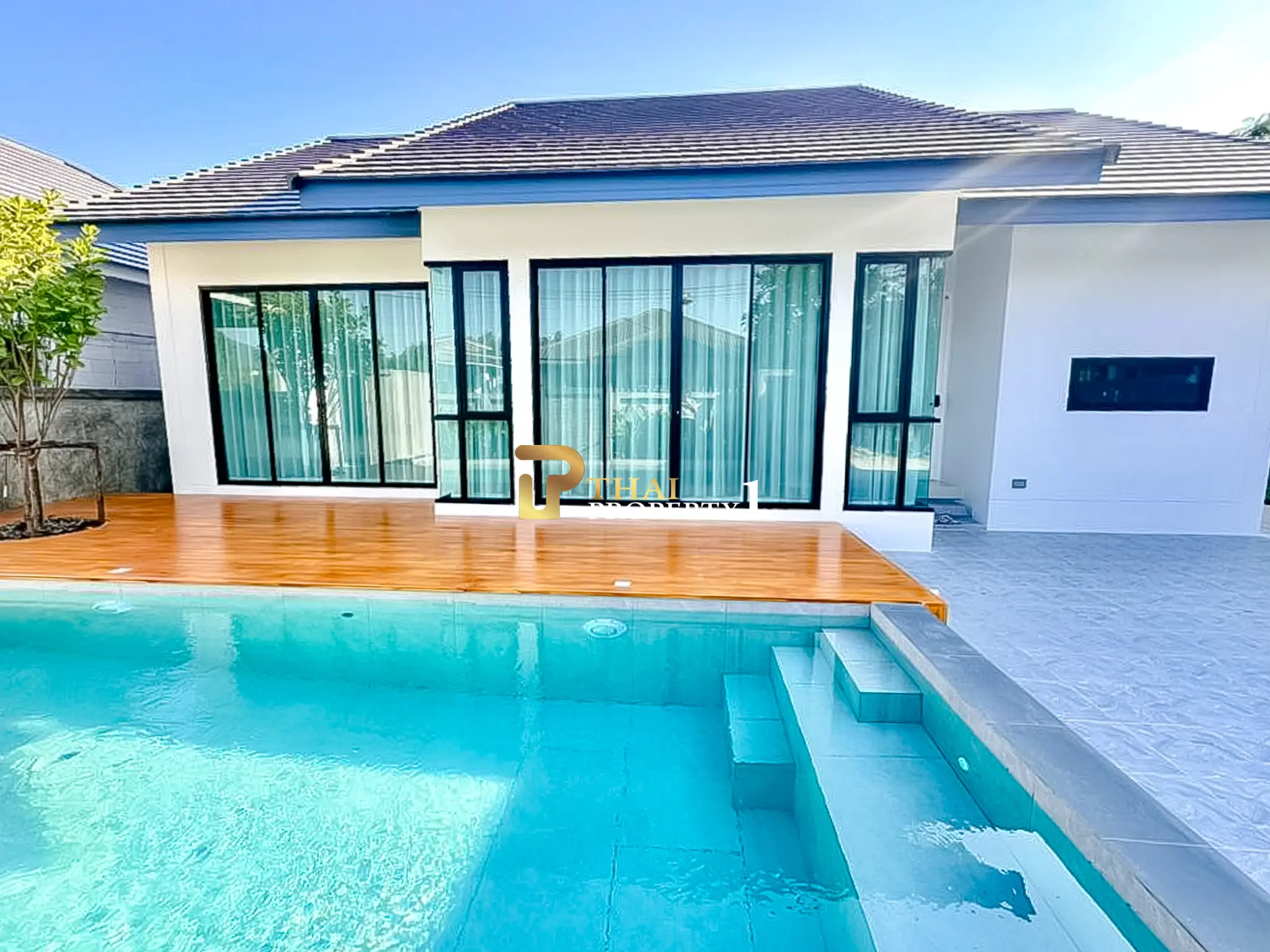 Moderne 4-roms villa med privat basseng i rolige Huai Yai, Pattaya