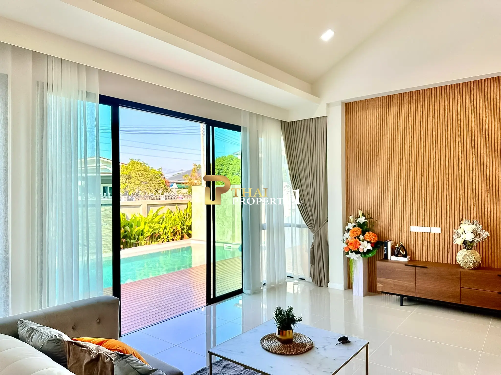 Moderne 4-roms villa med privat basseng i rolige Huai Yai, Pattaya