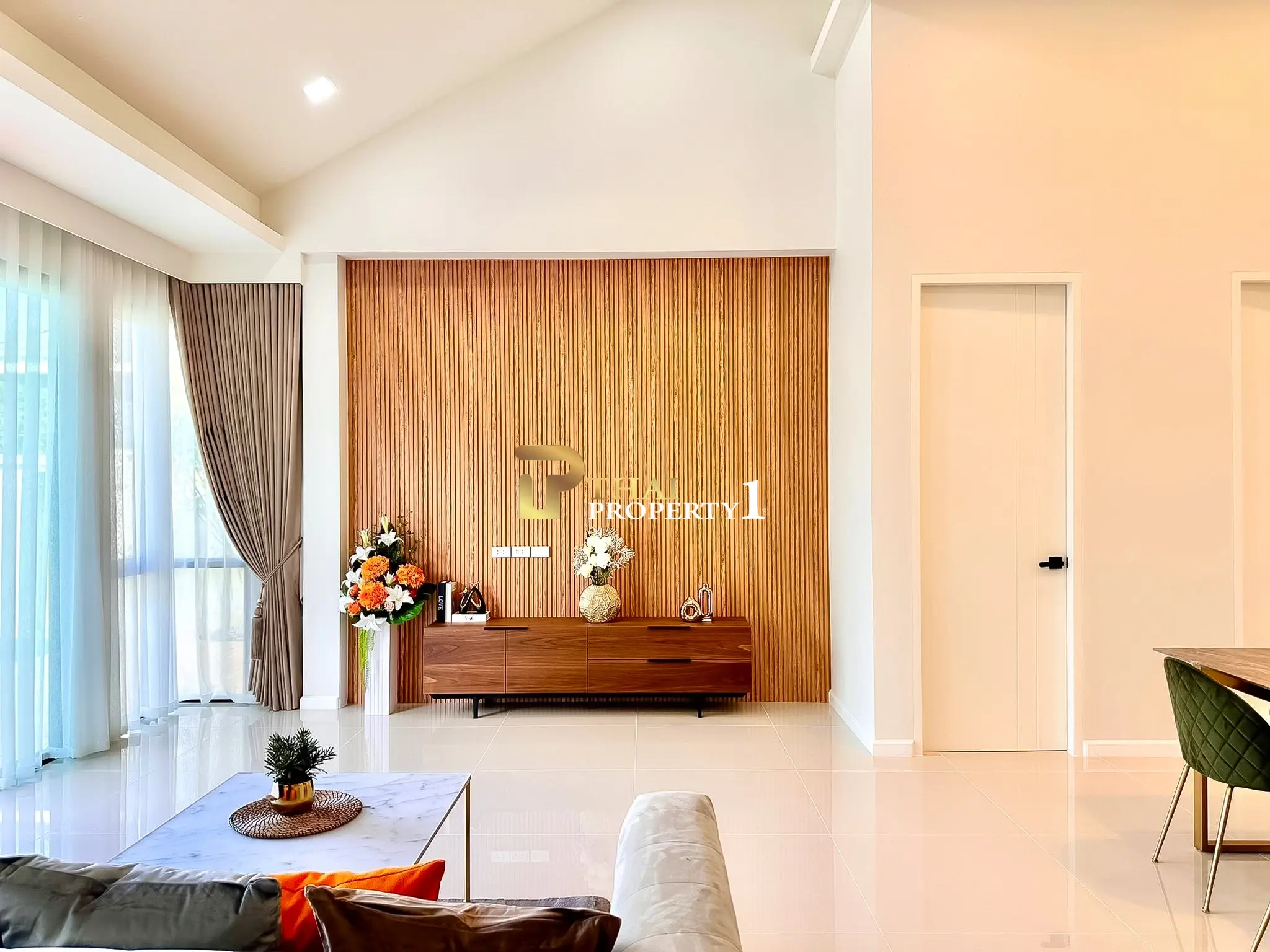 Moderne 4-roms villa med privat basseng i rolige Huai Yai, Pattaya
