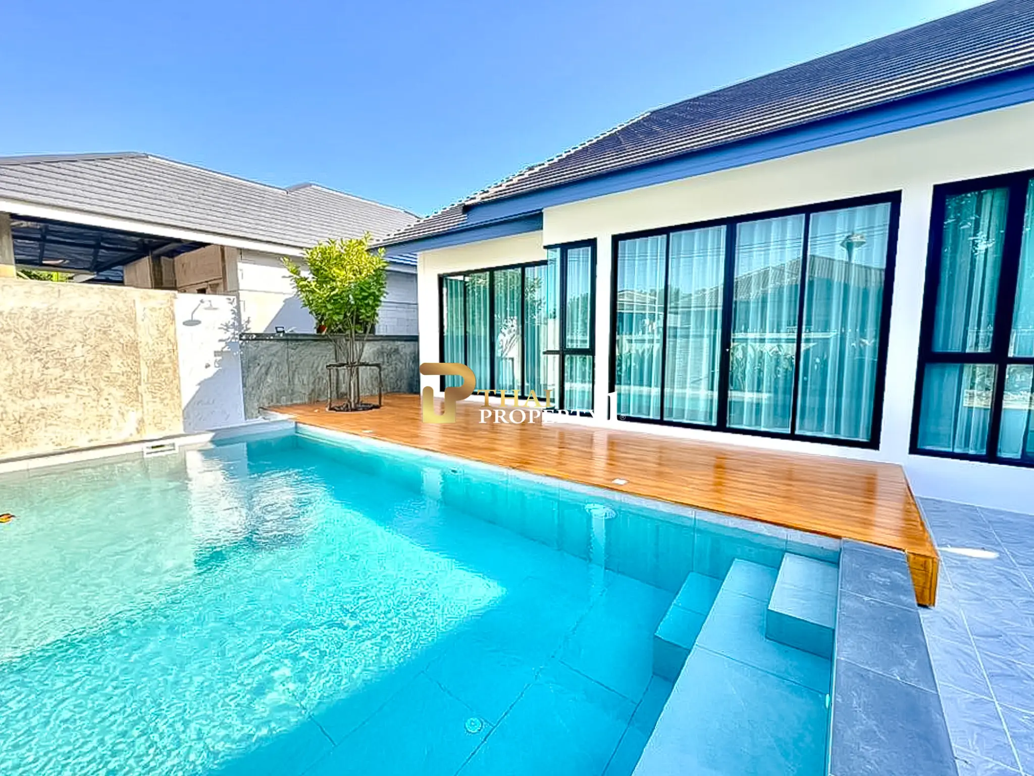 Moderne 4-roms villa med privat basseng i rolige Huai Yai, Pattaya