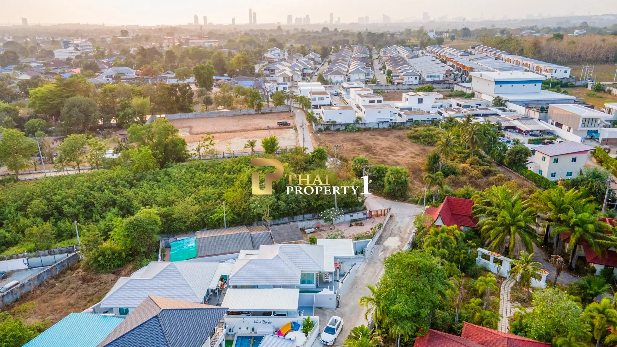 Lys og romslig 3-roms, 3-bad enetasjes villa i Huai Yai, Pattaya