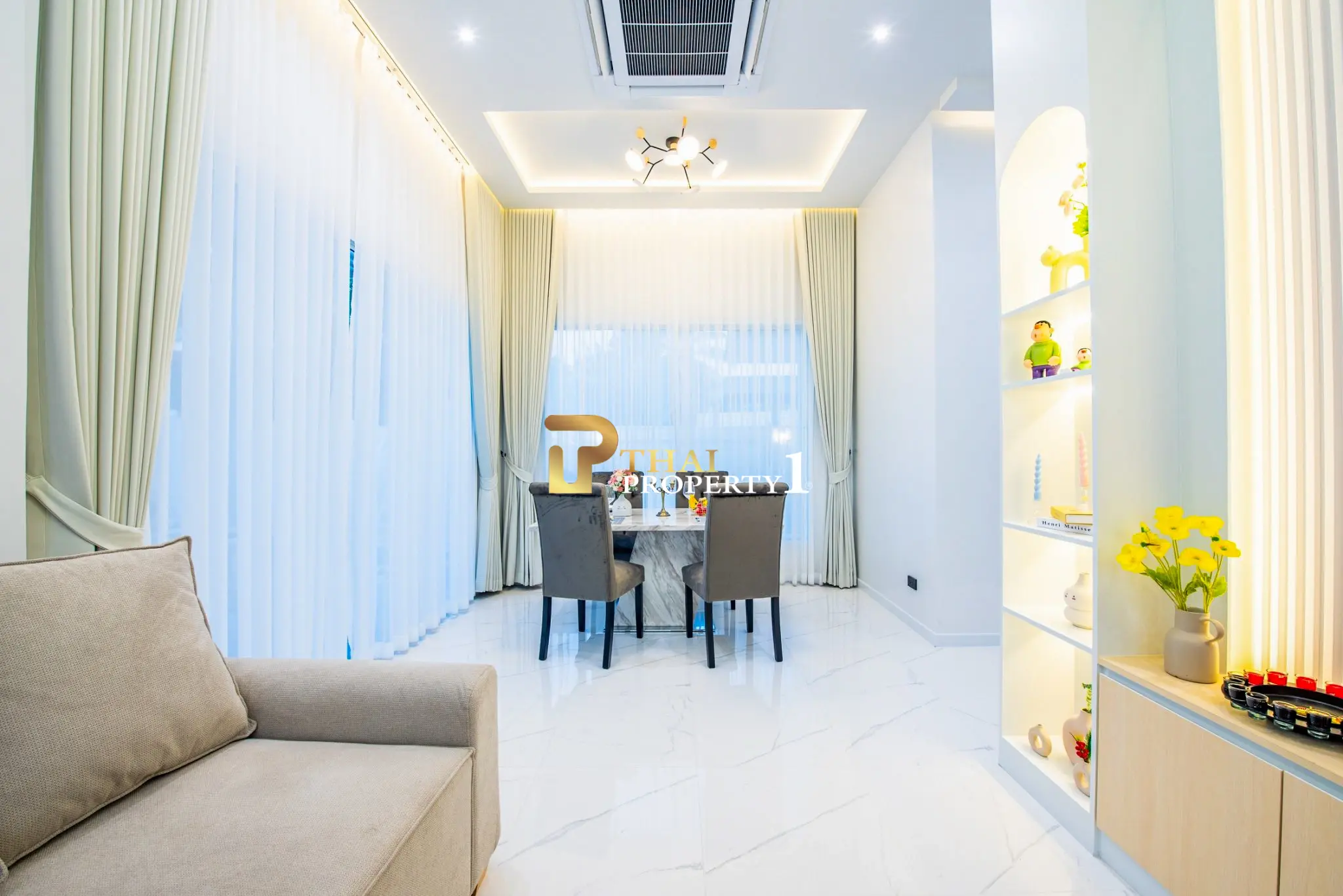 Lys og romslig 3-roms, 3-bad enetasjes villa i Huai Yai, Pattaya