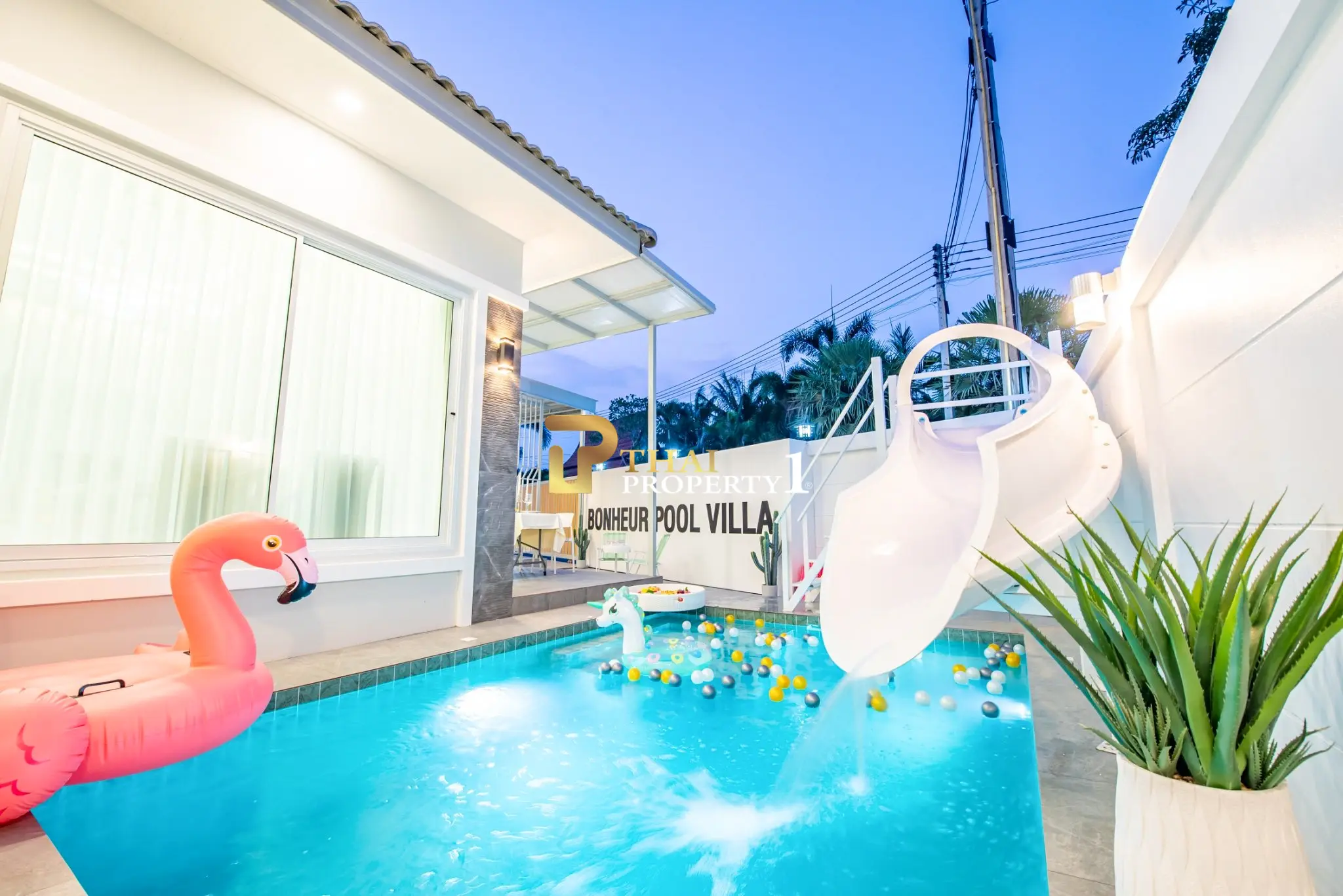 Lys og romslig 3-roms, 3-bad enetasjes villa i Huai Yai, Pattaya