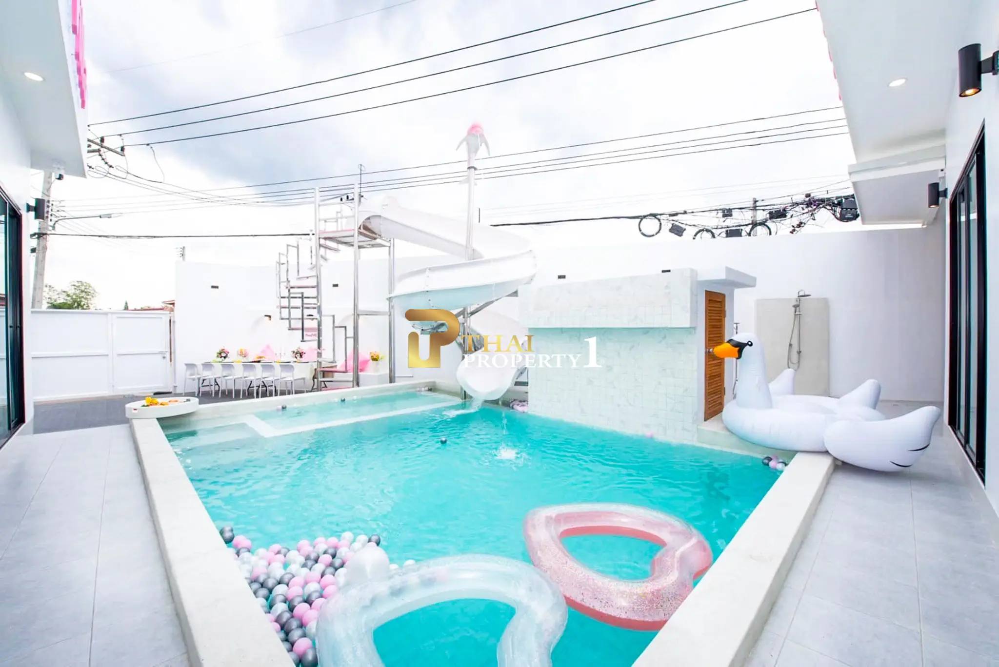 5-Bedroom Pool Villa for investment in Huai Yai for Sale