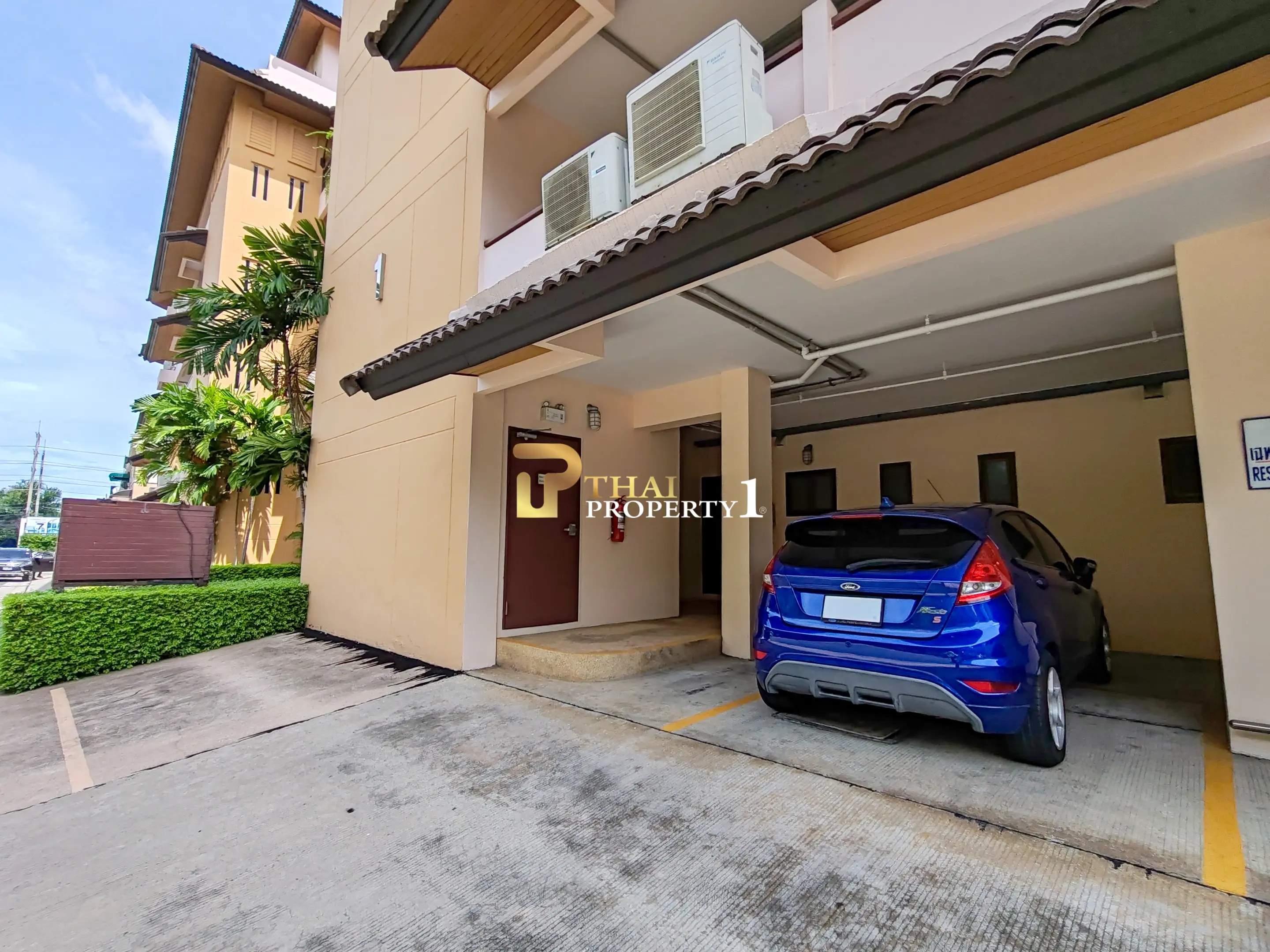  Investment Property 2 Bedroom Condo for Sale in Jomtien Good Location Chateau Dale Thabali
