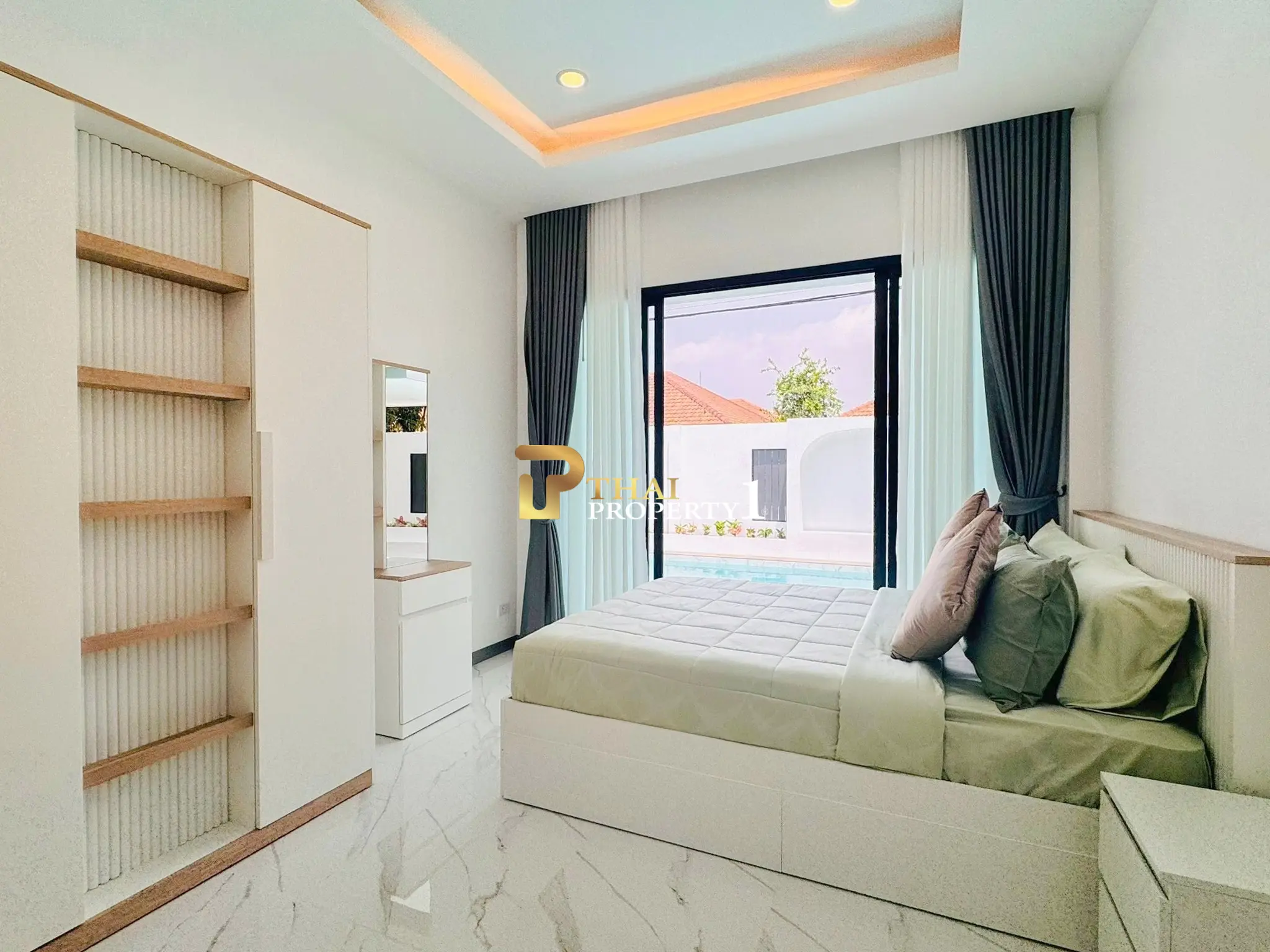 Moderne villa med privat basseng og åpent oppholdsrom