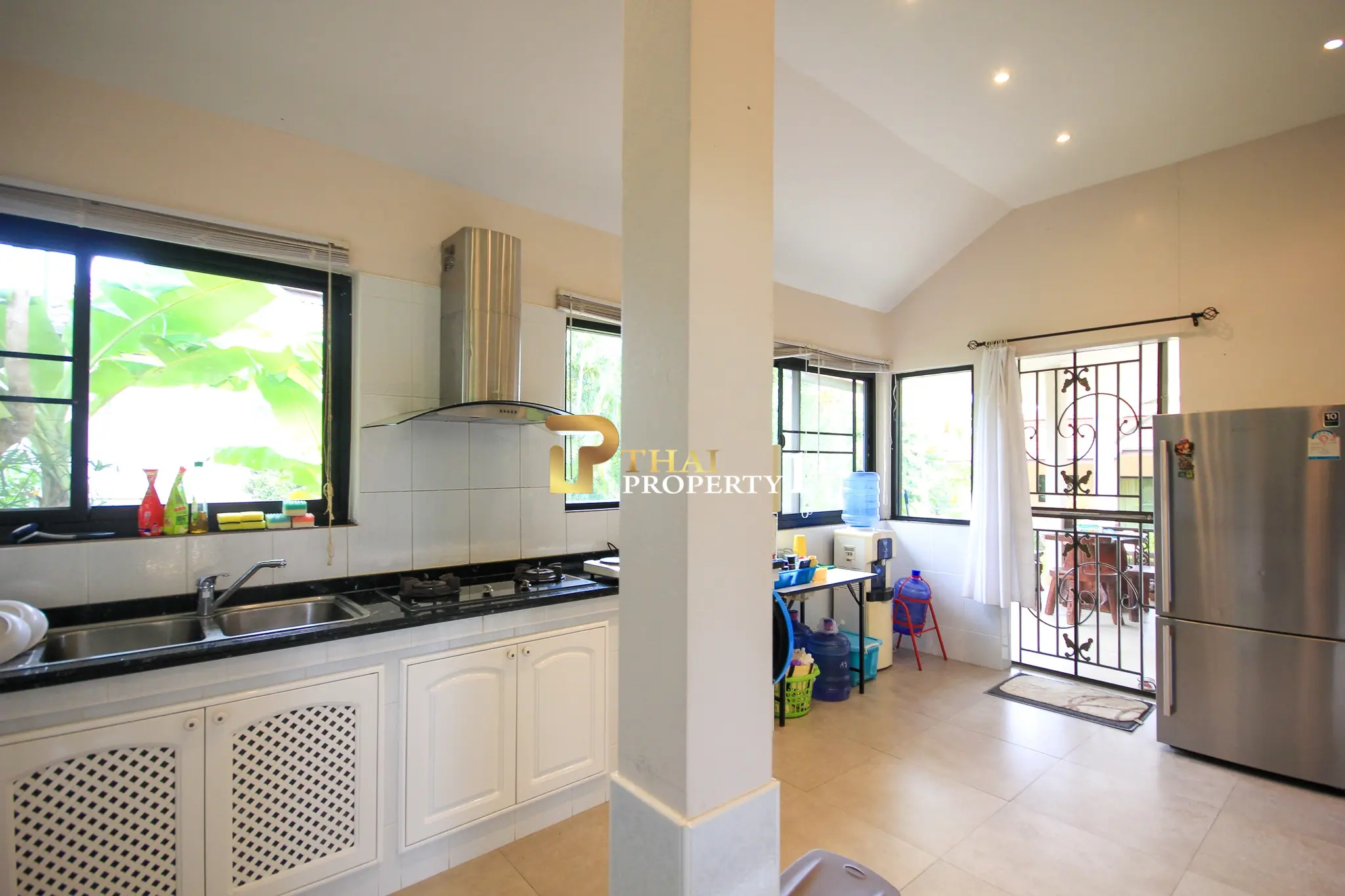 Koselig sentral familiebolig rett overfor fellesbassenget – Horizon Hua Hin, Soi 88