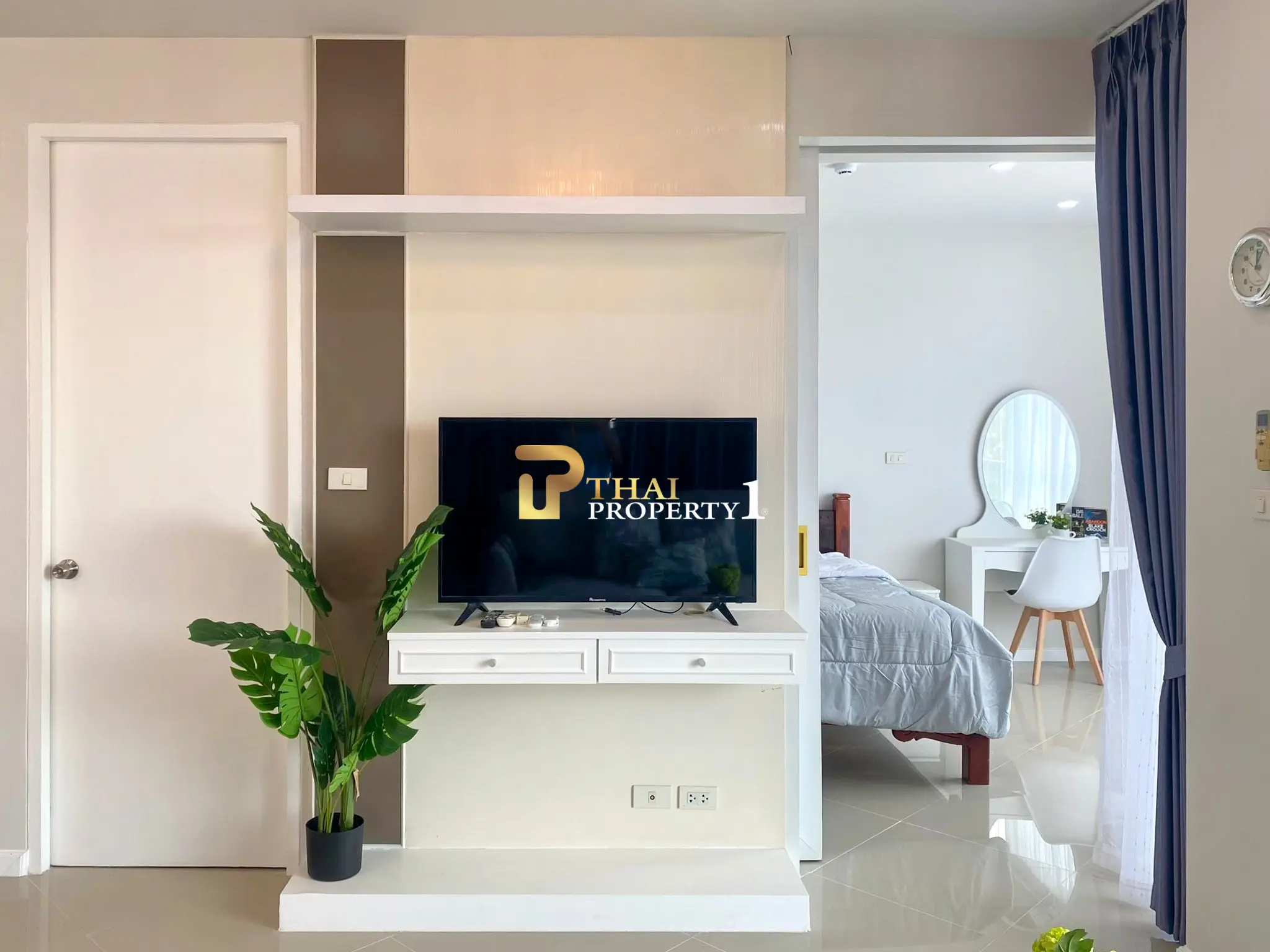 Fully Furnished 2-Bedroom Condo for Sale at Diamond Suite Pattaya Thappraya