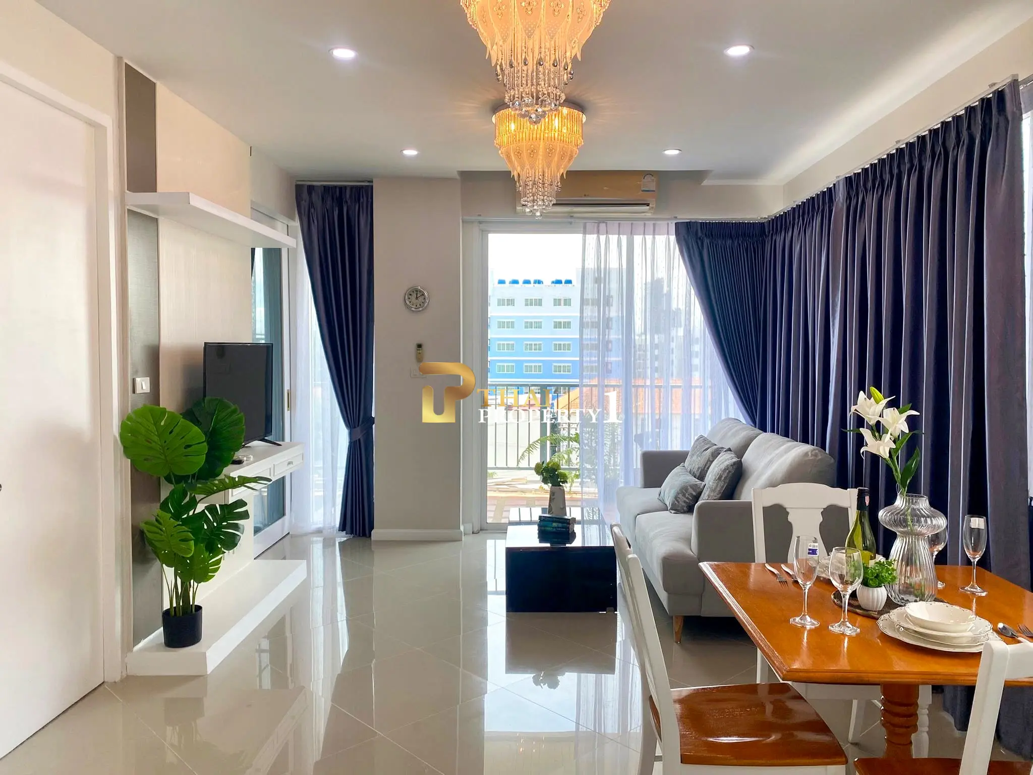 Fully Furnished 2-Bedroom Condo for Sale at Diamond Suite Pattaya Thappraya
