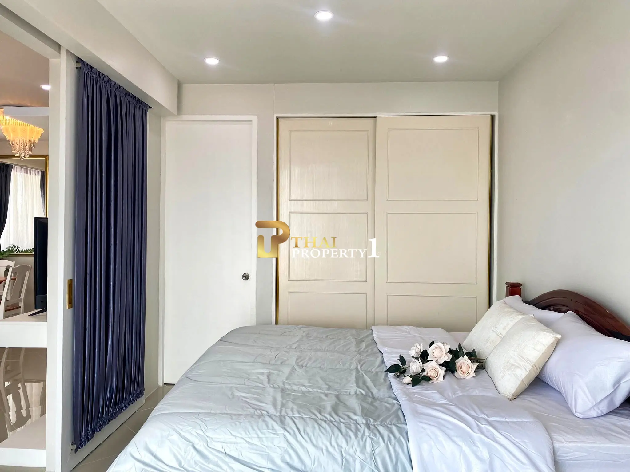 Fully Furnished 2-Bedroom Condo for Sale at Diamond Suite Pattaya Thappraya