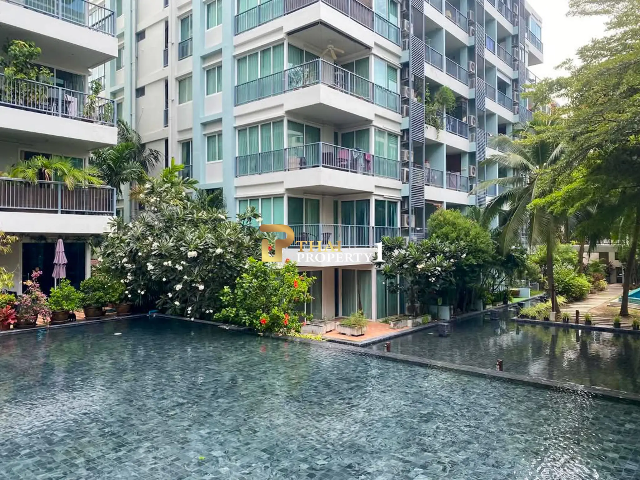 Fully Furnished 2-Bedroom Condo for Sale at Diamond Suite Pattaya Thappraya