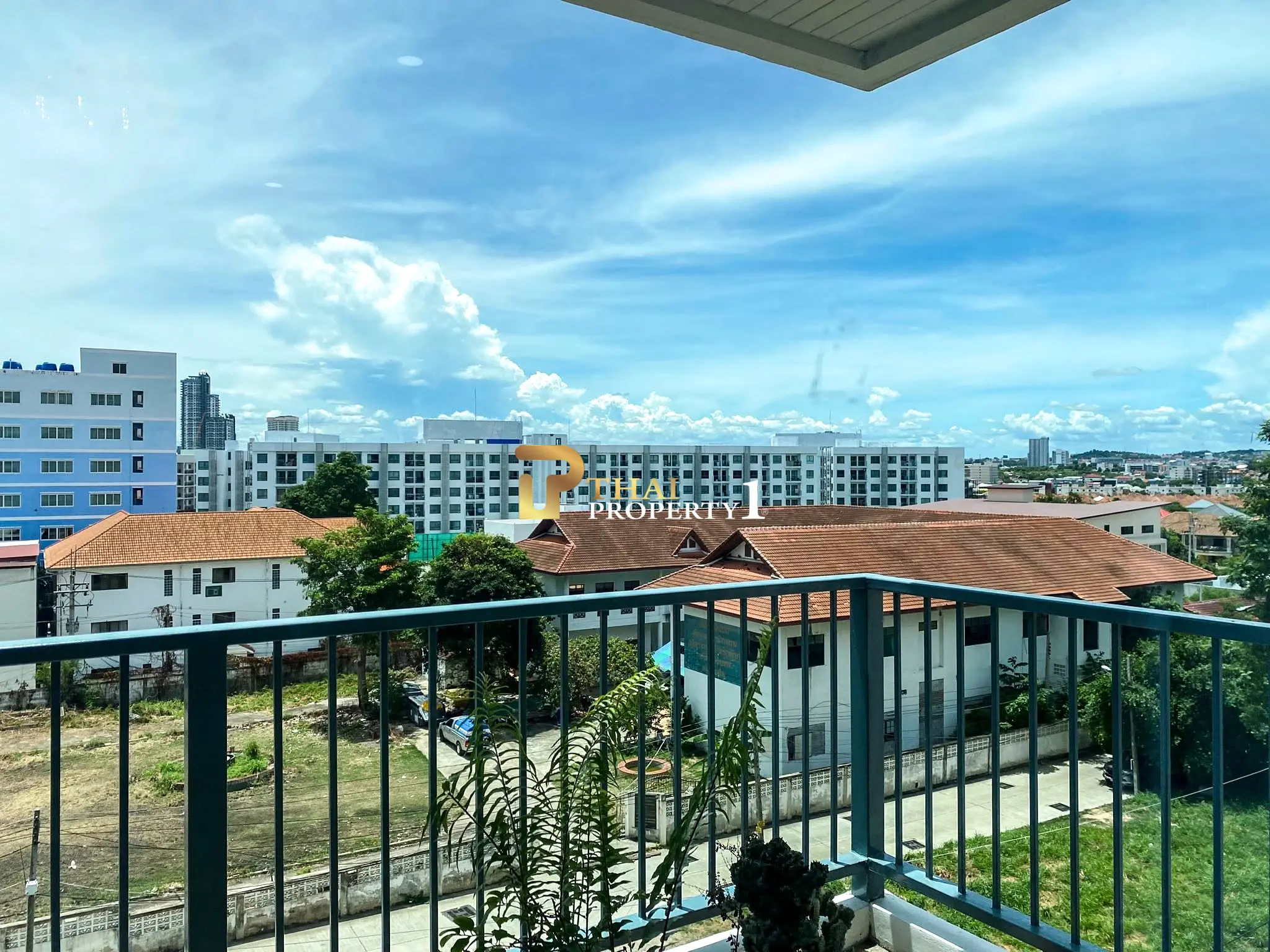 Fully Furnished 2-Bedroom Condo for Sale at Diamond Suite Pattaya Thappraya