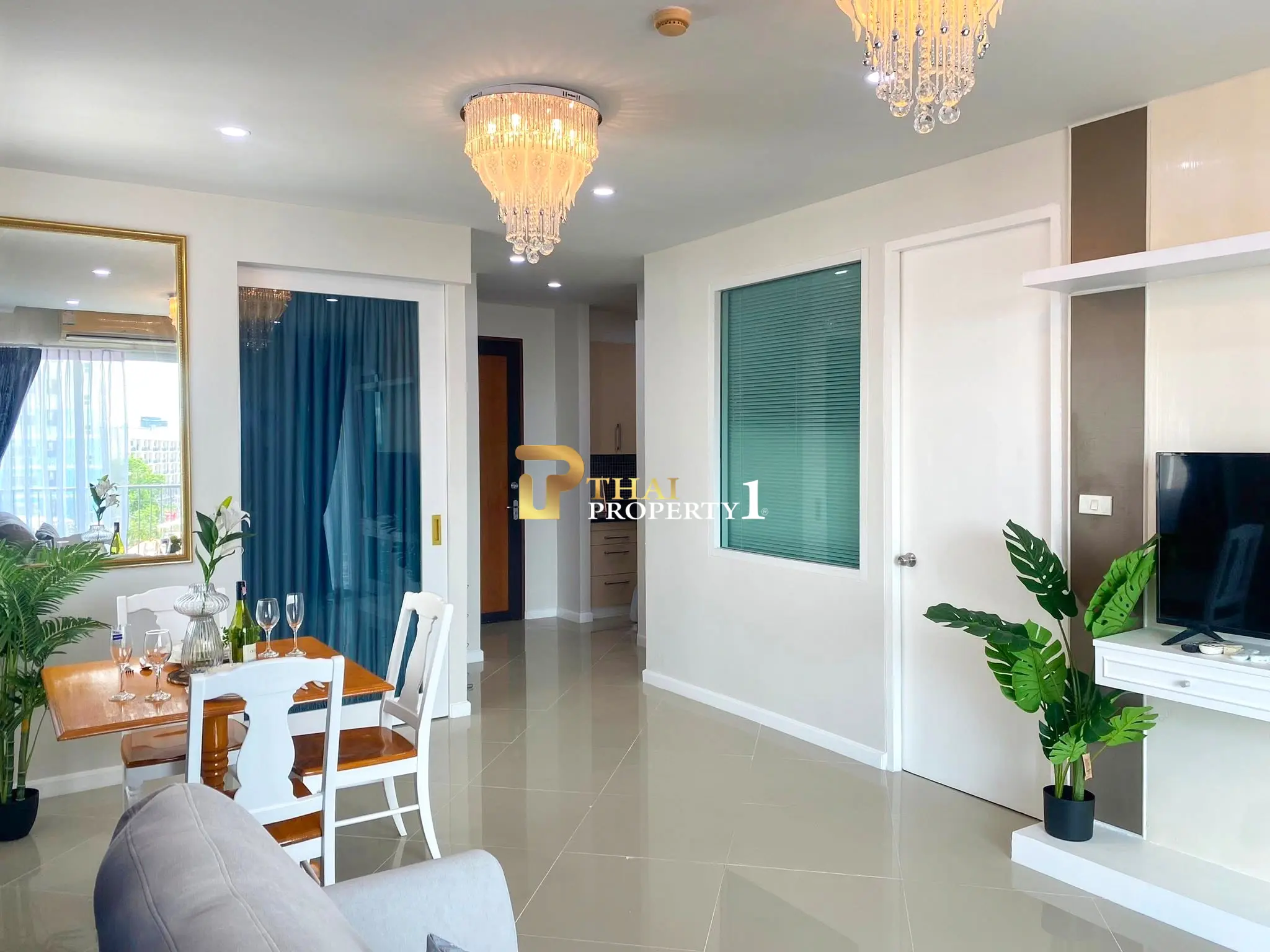 Fully Furnished 2-Bedroom Condo for Sale at Diamond Suite Pattaya Thappraya