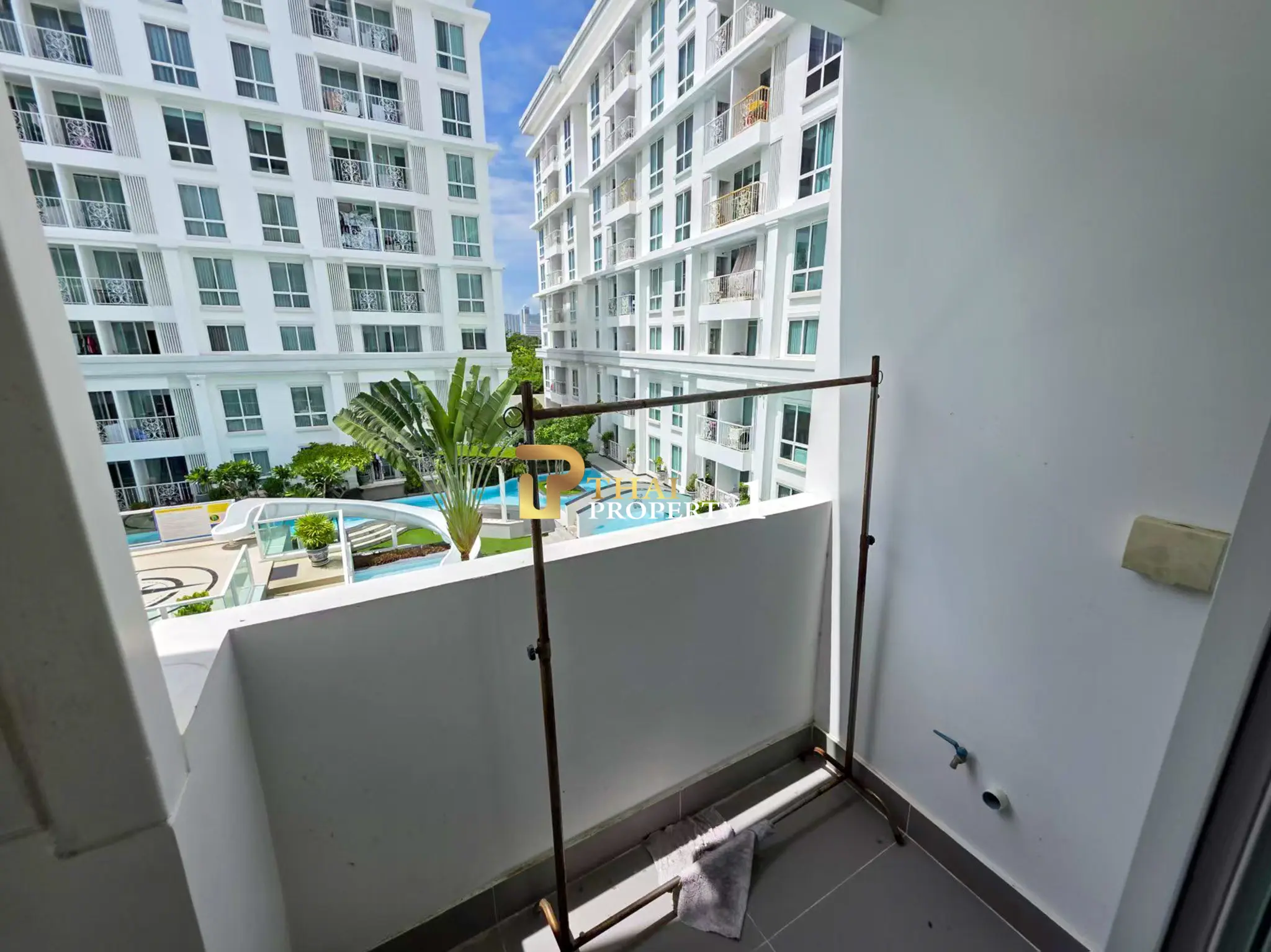 Modern 1-Bedroom Pool View Condo for Sale in Jomtien - The Orient Resort & Spa