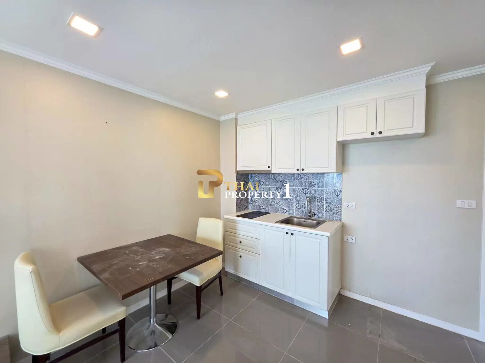 Modern 1-Bedroom Pool View Condo for Sale in Jomtien - The Orient Resort & Spa