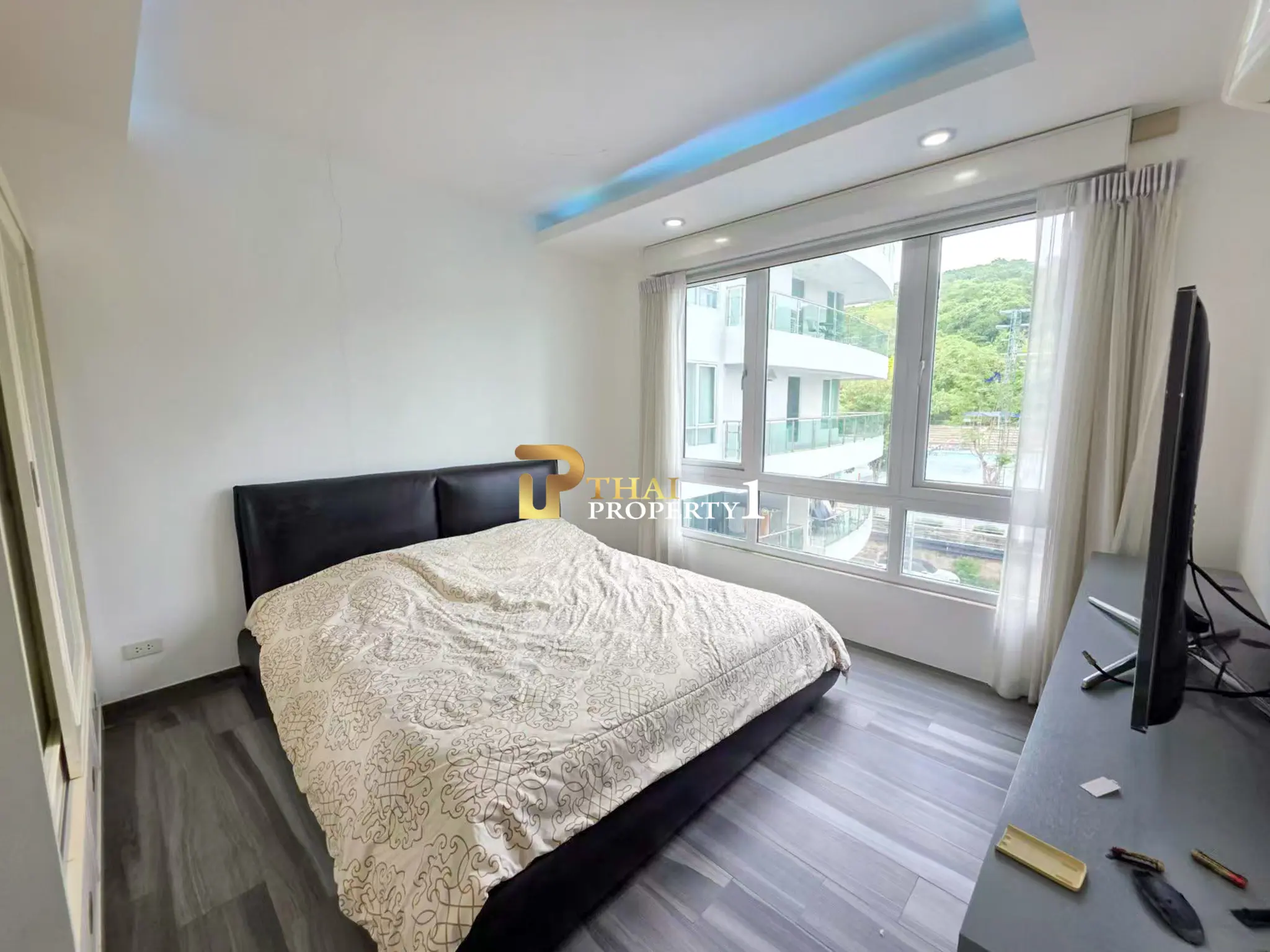 Spacious 2-Bedroom Condo with Large Balcony and Pool View for Sale in Pratumnak – The Lofts 