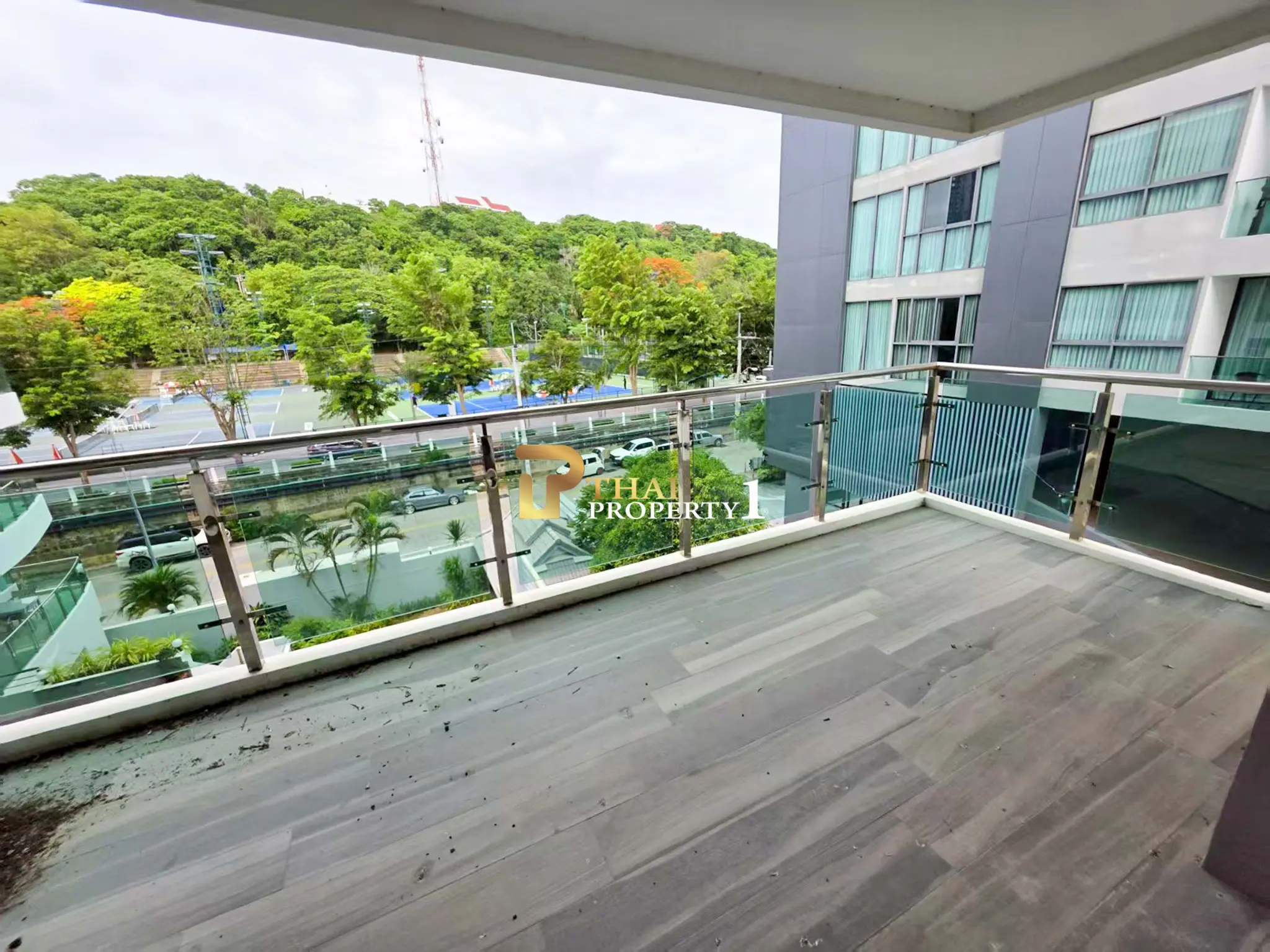 Spacious 2-Bedroom Condo with Large Balcony and Pool View for Sale in Pratumnak – The Lofts 