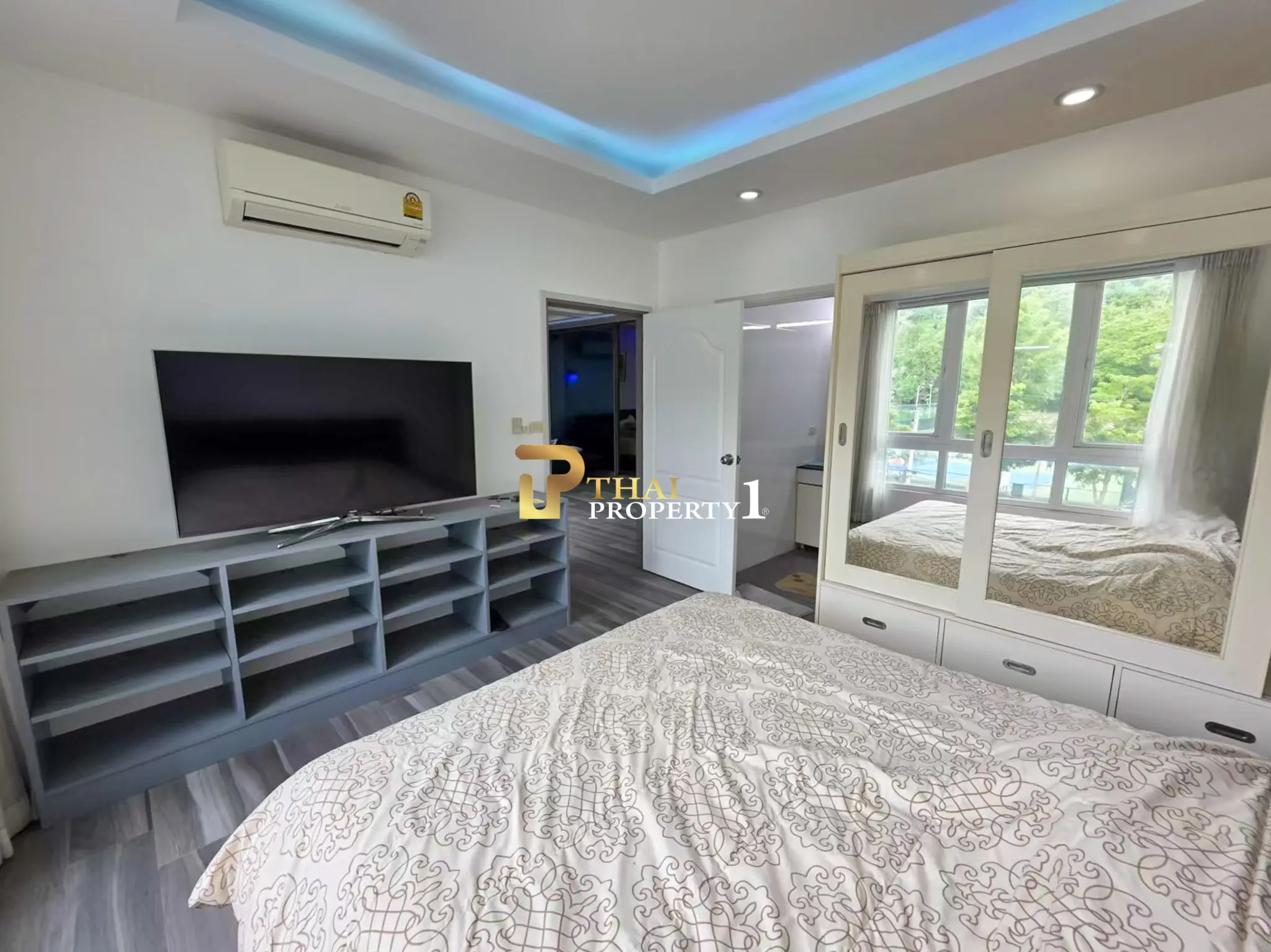 Spacious 2-Bedroom Condo with Large Balcony and Pool View for Sale in Pratumnak – The Lofts 