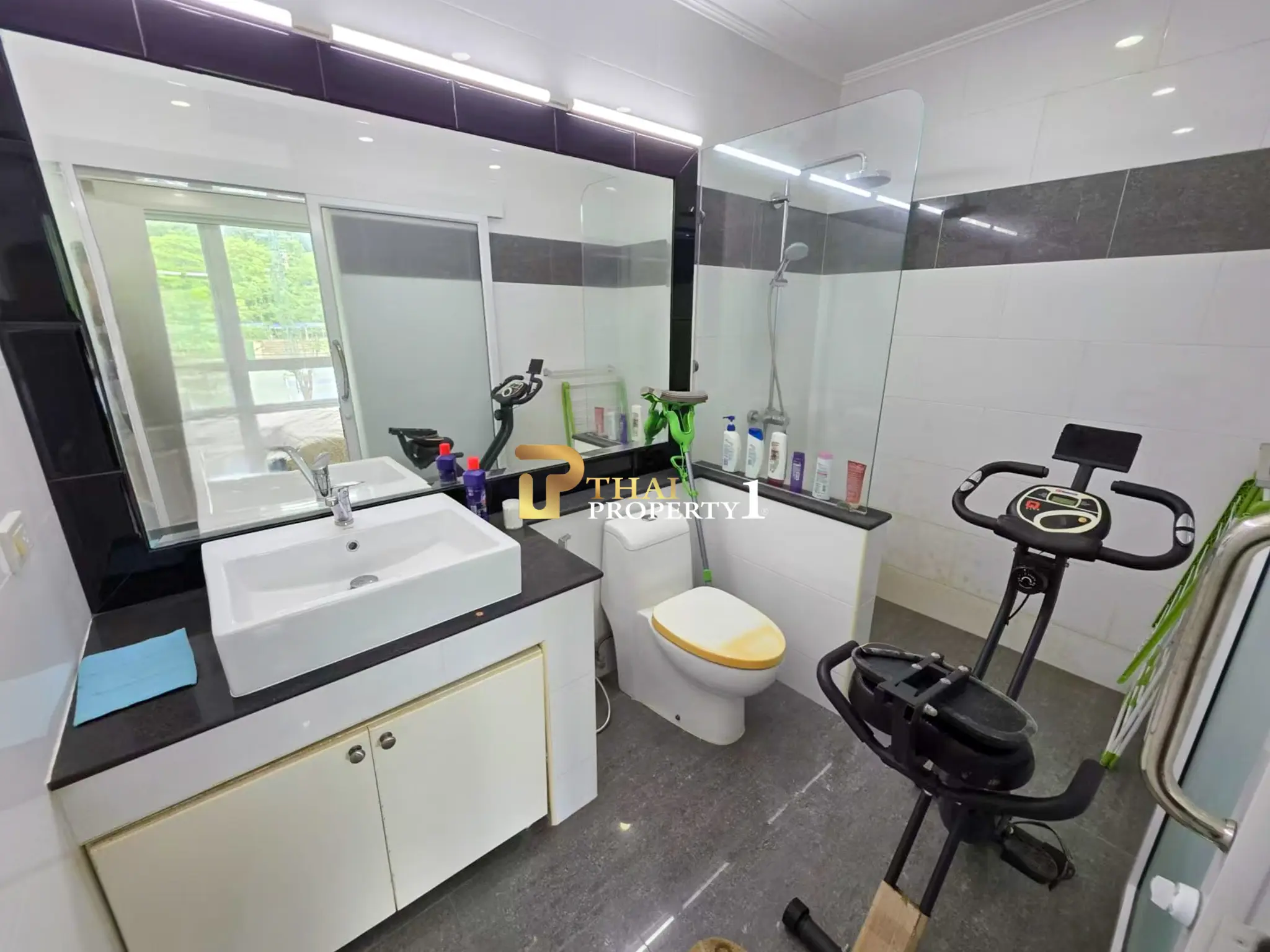 Spacious 2-Bedroom Condo with Large Balcony and Pool View for Sale in Pratumnak – The Lofts 