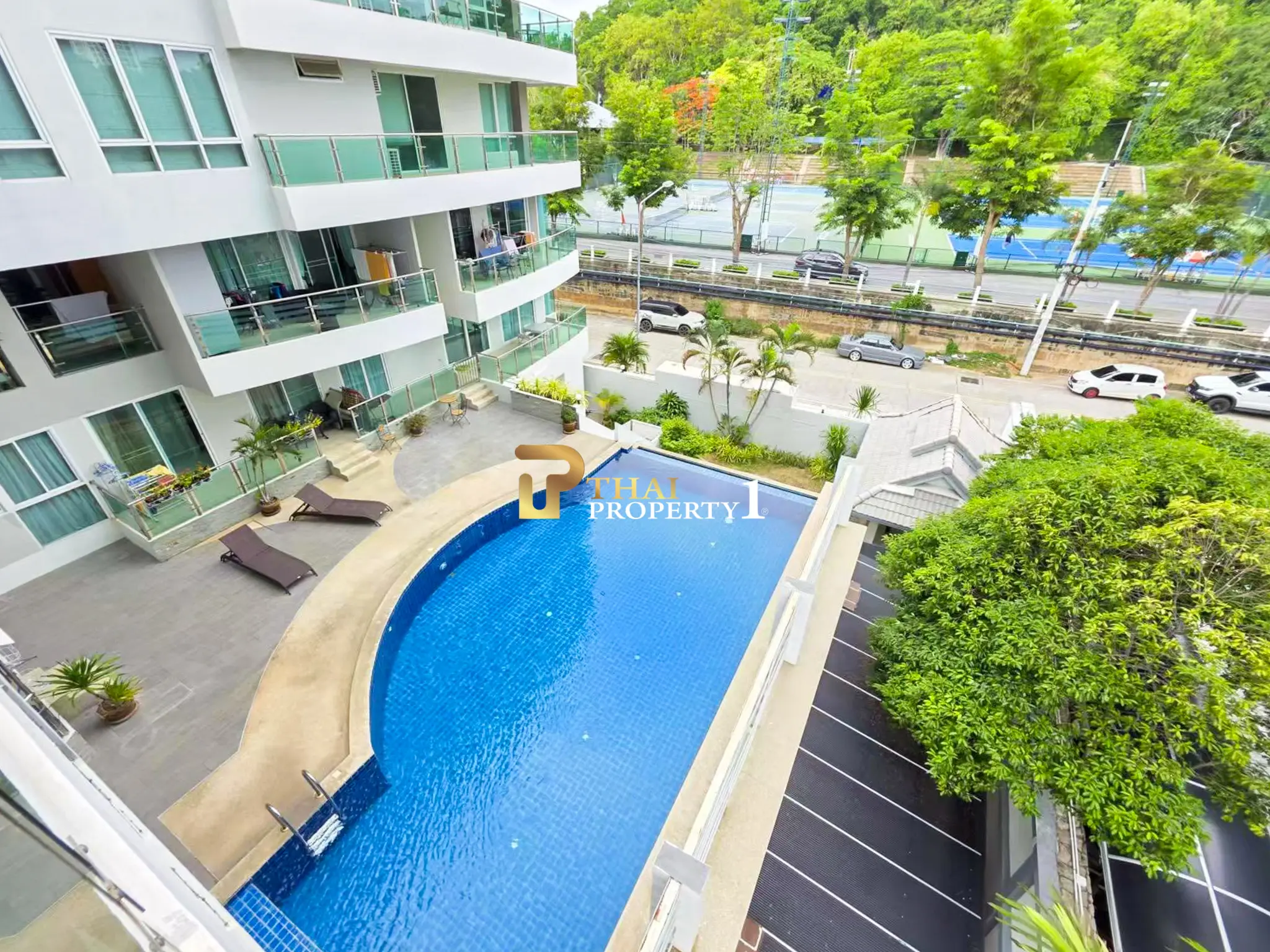 Spacious 2-Bedroom Condo with Large Balcony and Pool View for Sale in Pratumnak – The Lofts 