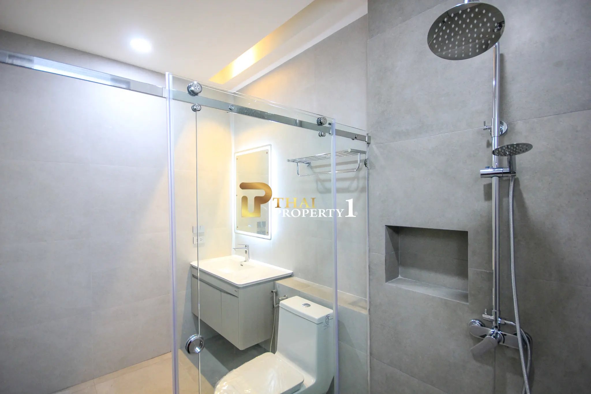 Fullt møblert 3- soveroms villa med basseng i Dusita Lakeside Village, Hua Hin – Eierform: Freehold