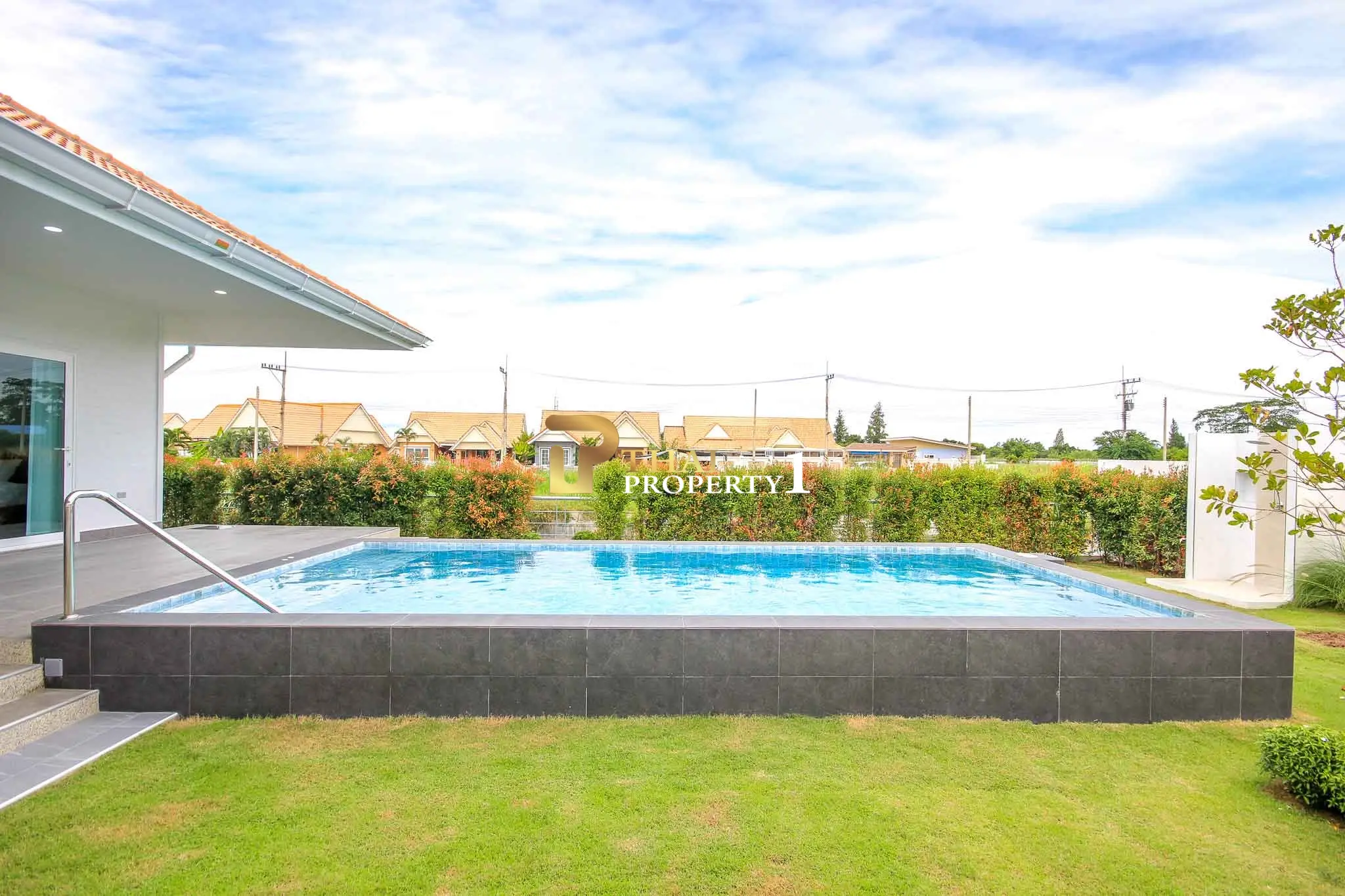 Fullt møblert 3- soveroms villa med basseng i Dusita Lakeside Village, Hua Hin – Eierform: Freehold