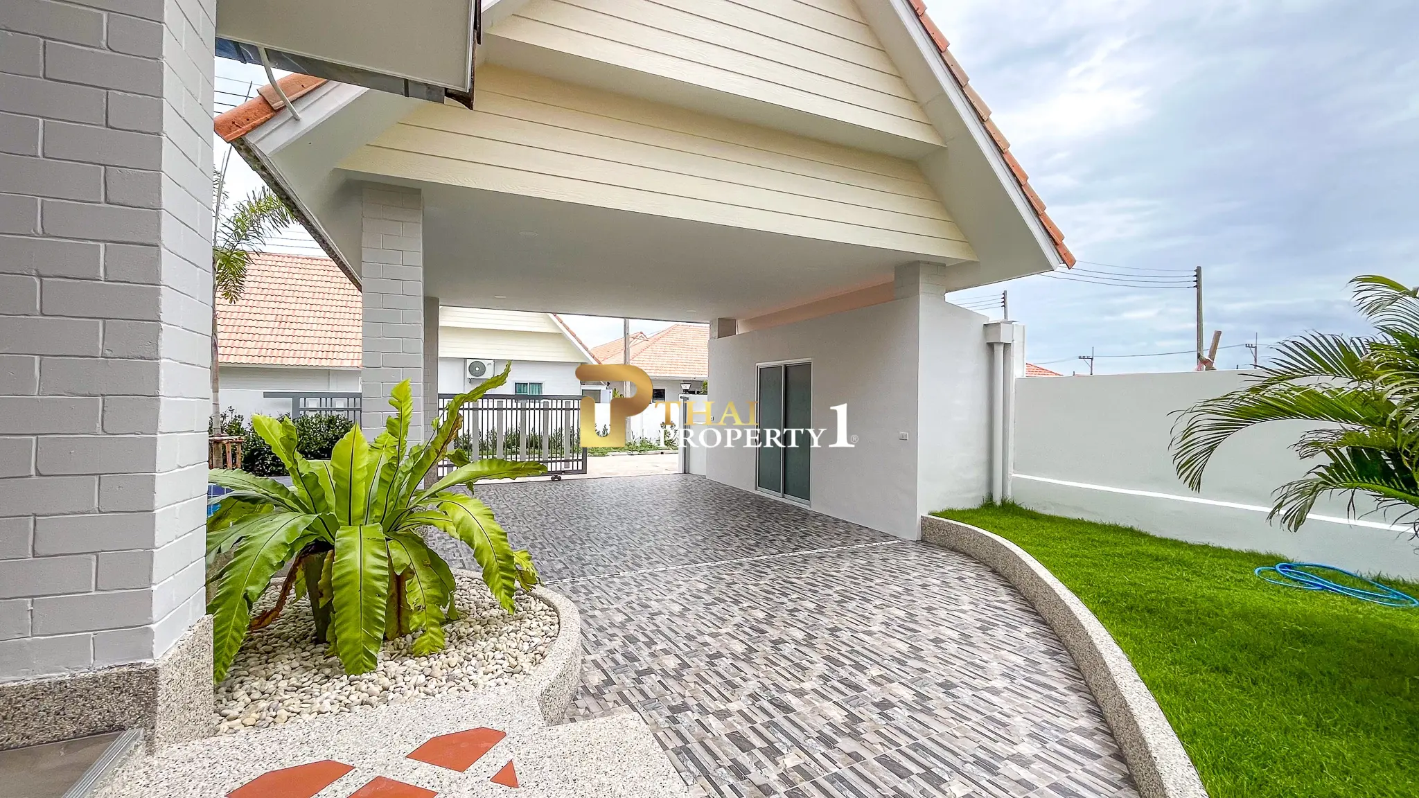Fullt møblert 3- soveroms villa med basseng i Dusita Lakeside Village, Hua Hin – Eierform: Freehold