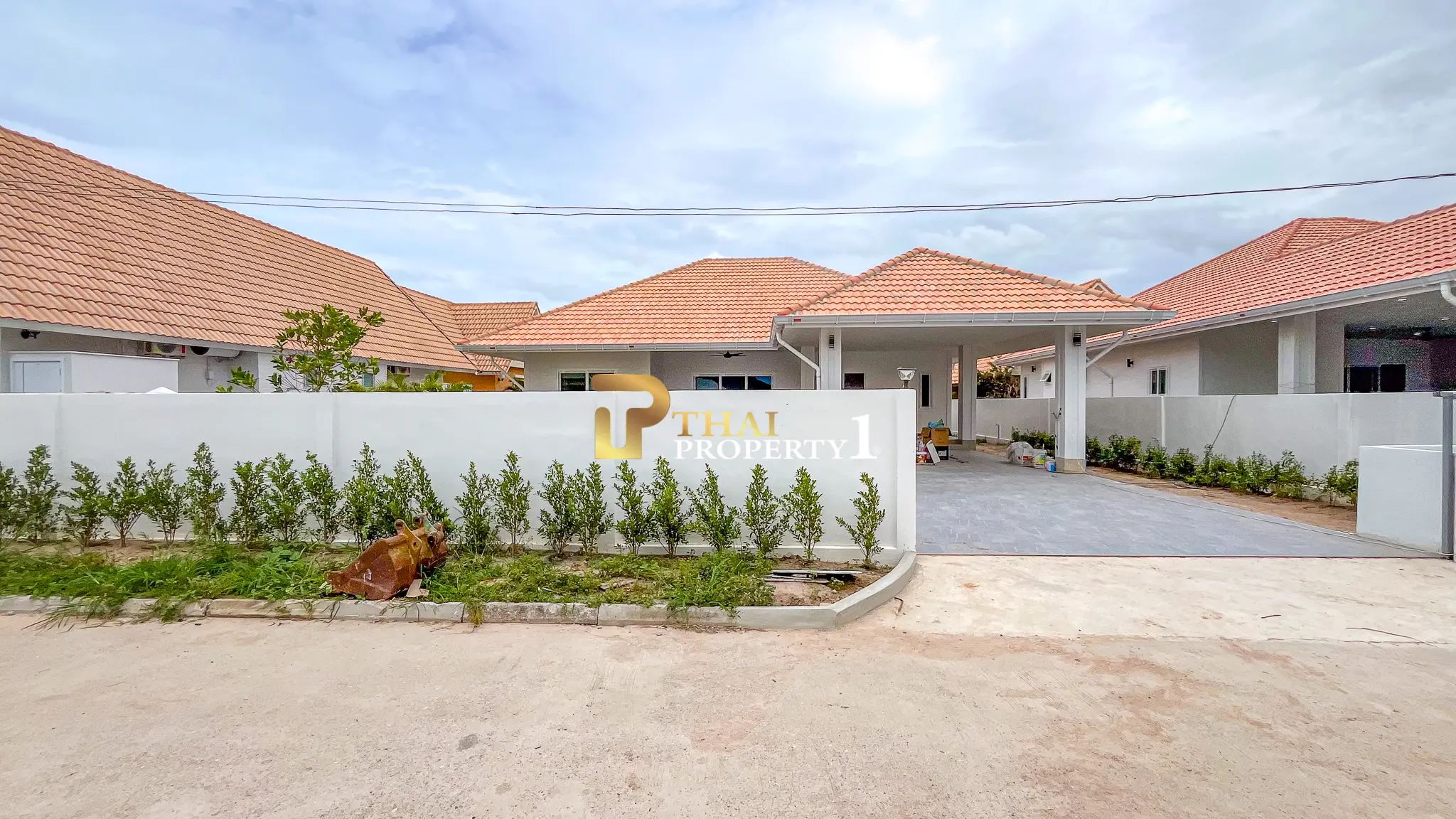 Fullt møblert 3- soveroms villa med basseng i Dusita Lakeside Village, Hua Hin – Eierform: Freehold