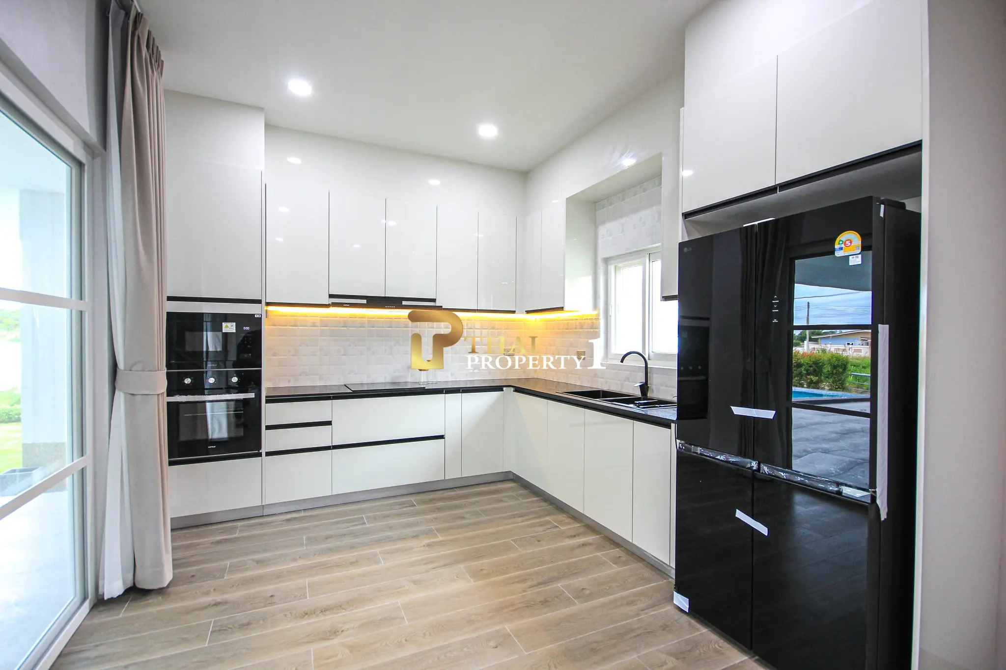 Fullt møblert 3- soveroms villa med basseng i Dusita Lakeside Village, Hua Hin – Eierform: Freehold