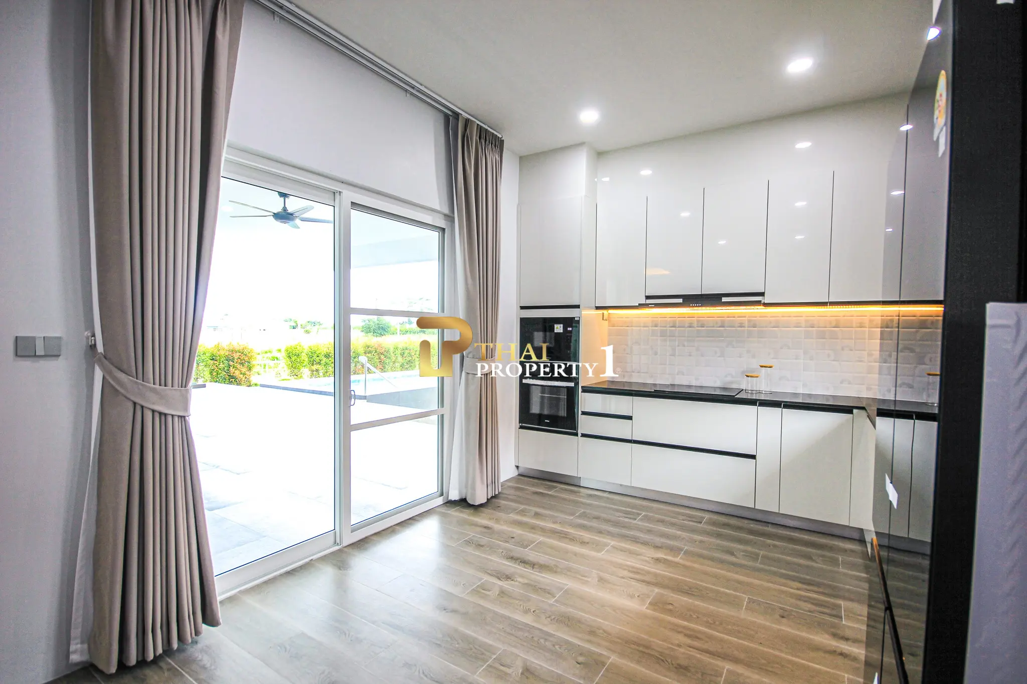 Fullt møblert 3- soveroms villa med basseng i Dusita Lakeside Village, Hua Hin – Eierform: Freehold
