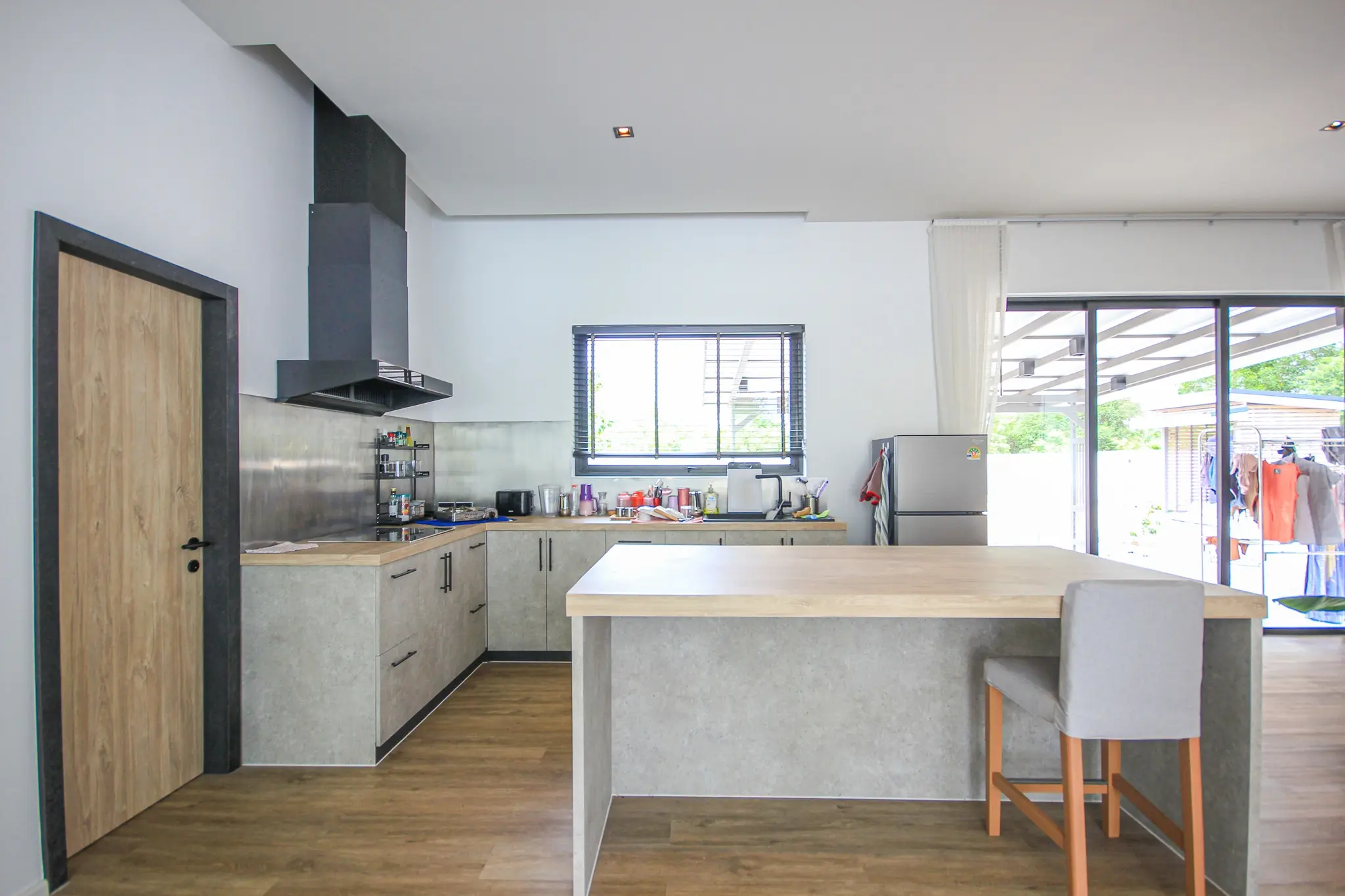 Moderne 4-soveroms villa med basseng til salgs nær Black Mountain Golfbane Hua Hin – 1,6 rai tomt
