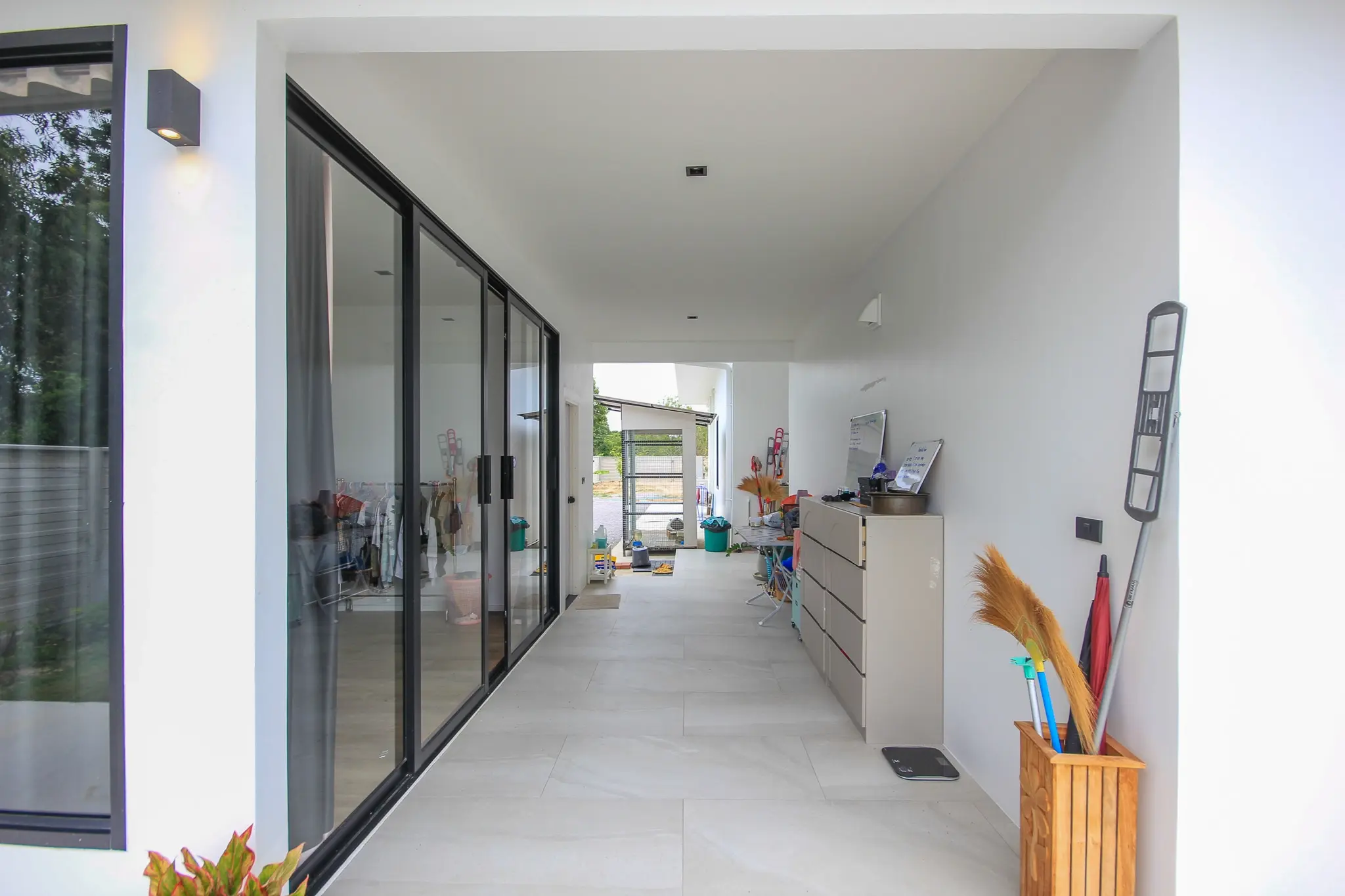 Moderne 4-soveroms villa med basseng til salgs nær Black Mountain Golfbane Hua Hin – 1,6 rai tomt