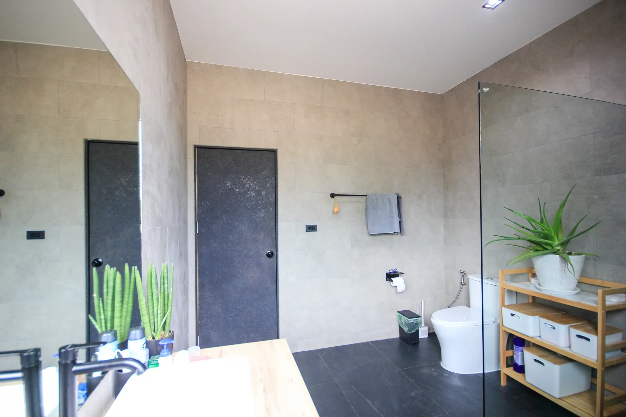Moderne 4-soveroms villa med basseng til salgs nær Black Mountain Golfbane Hua Hin – 1,6 rai tomt