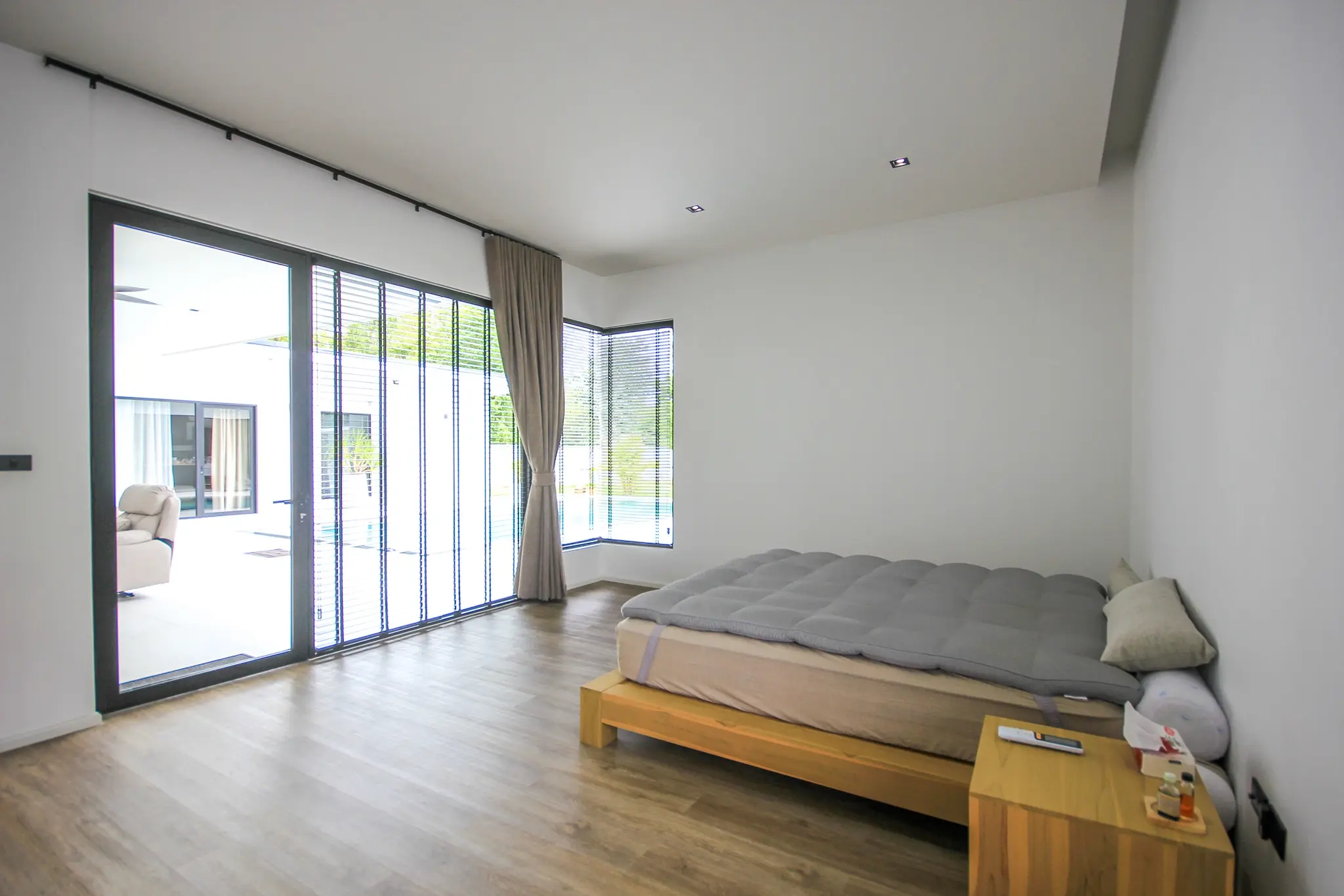 Moderne 4-soveroms villa med basseng til salgs nær Black Mountain Golfbane Hua Hin – 1,6 rai tomt