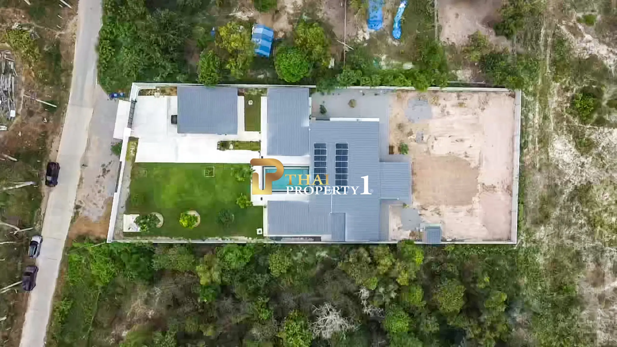 Moderne 4-soveroms villa med basseng til salgs nær Black Mountain Golfbane Hua Hin – 1,6 rai tomt