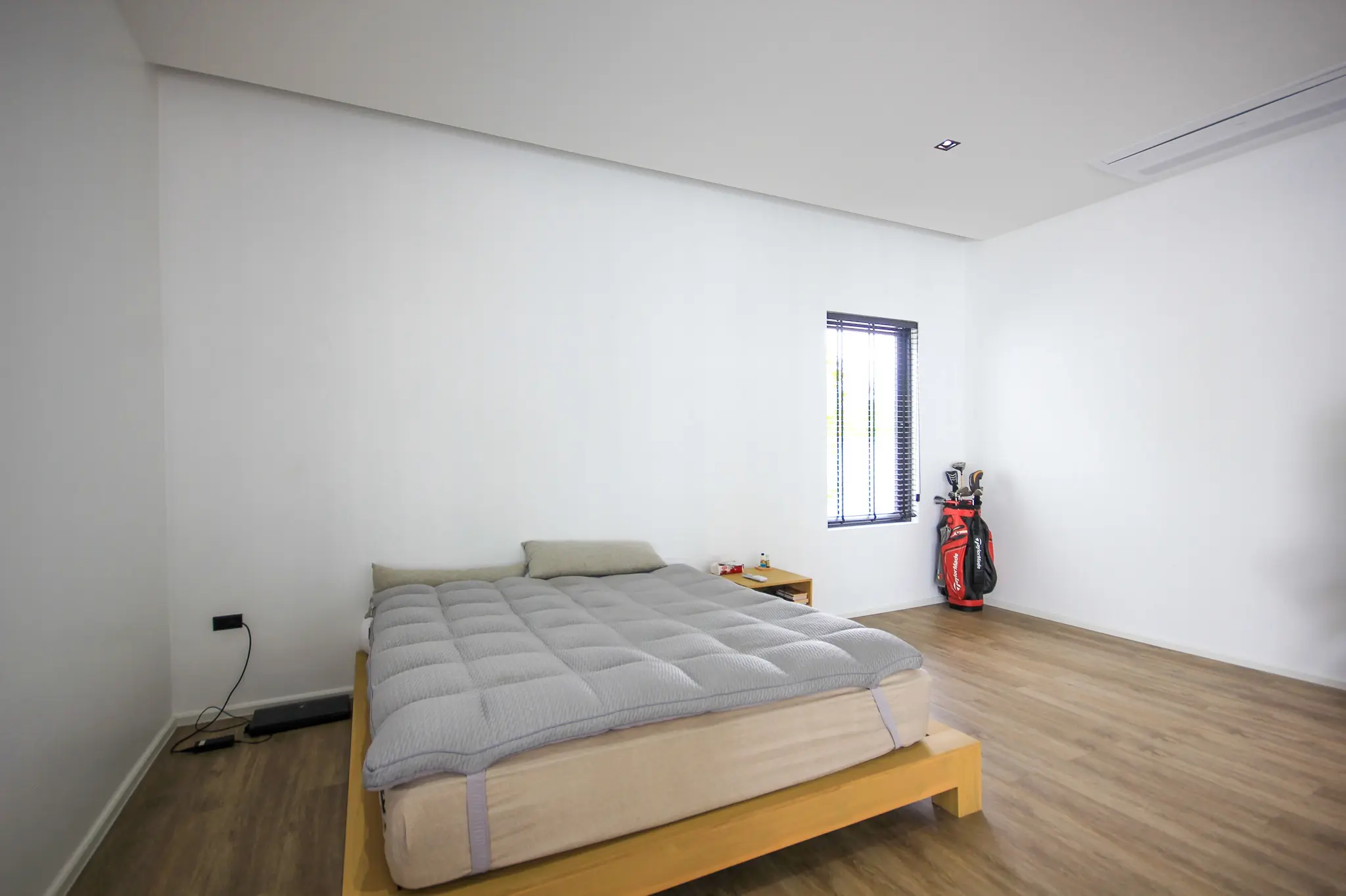 Moderne 4-soveroms villa med basseng til salgs nær Black Mountain Golfbane Hua Hin – 1,6 rai tomt