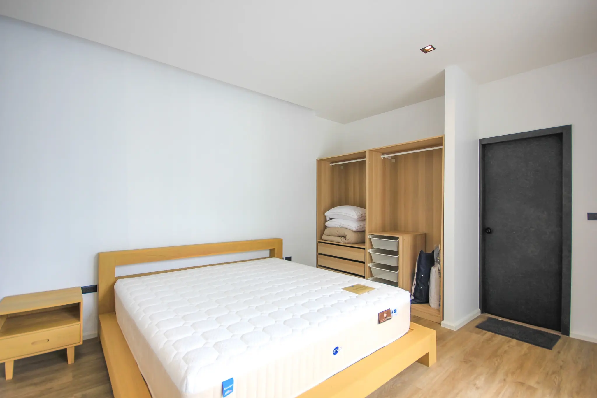 Moderne 4-soveroms villa med basseng til salgs nær Black Mountain Golfbane Hua Hin – 1,6 rai tomt