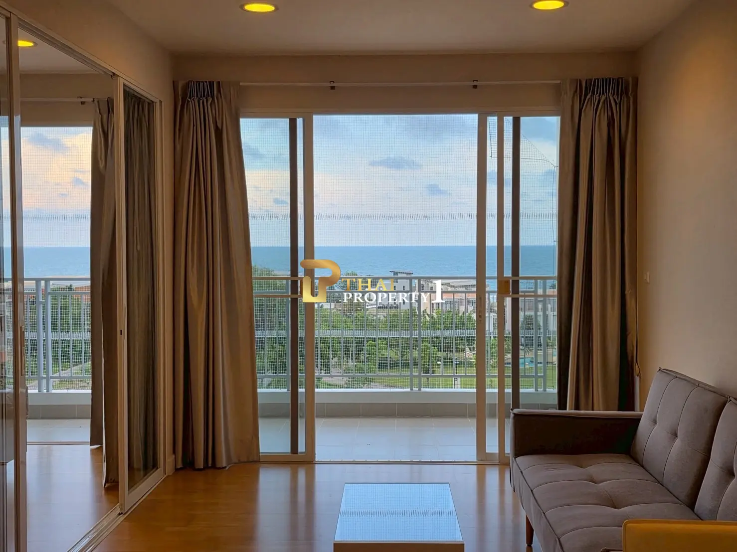 Stylish 2-Bed, 2-Bath condo For Sale - Boathouse Hua Hin 