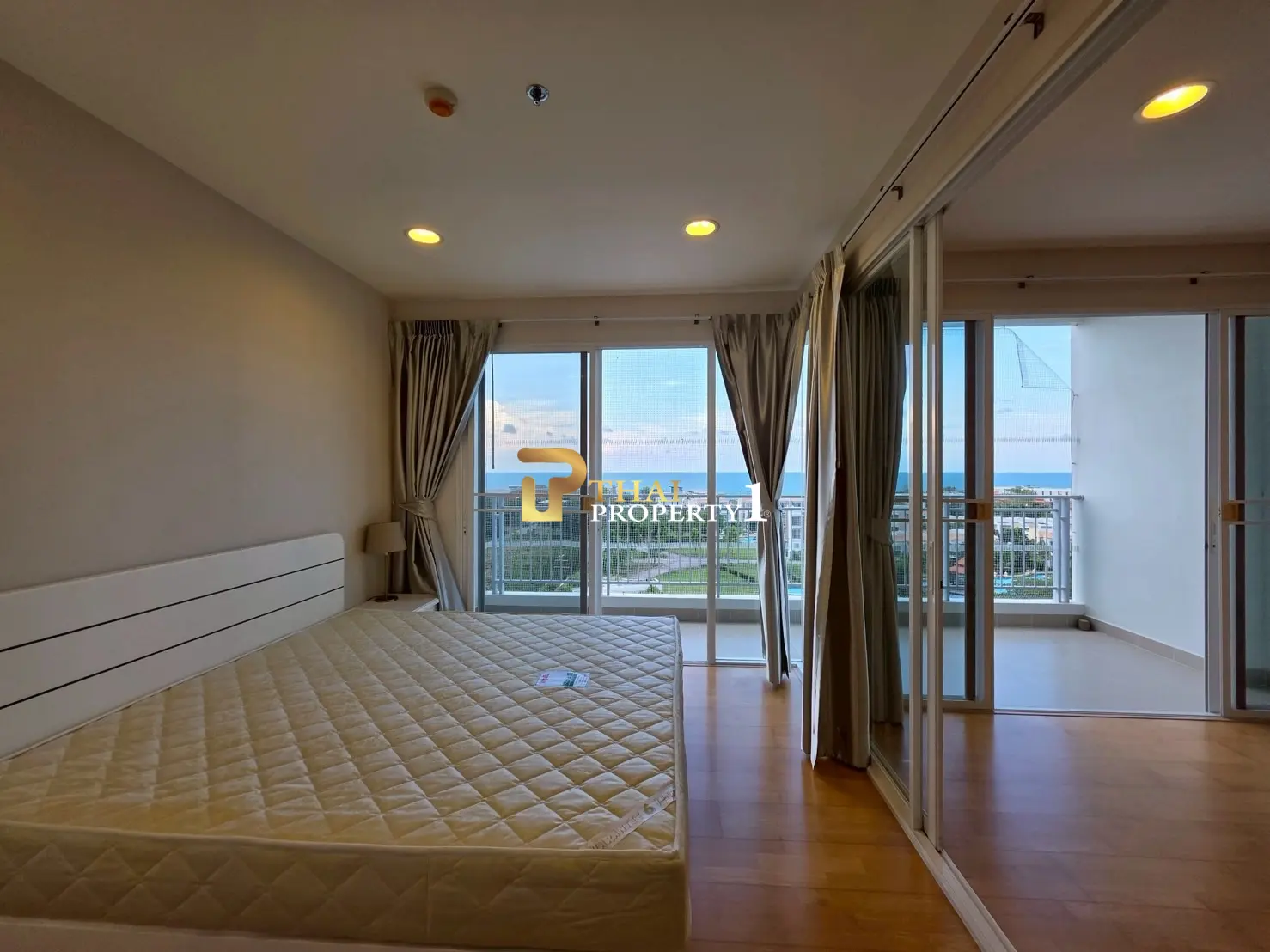 Stylish 2-Bed, 2-Bath condo For Sale - Boathouse Hua Hin 