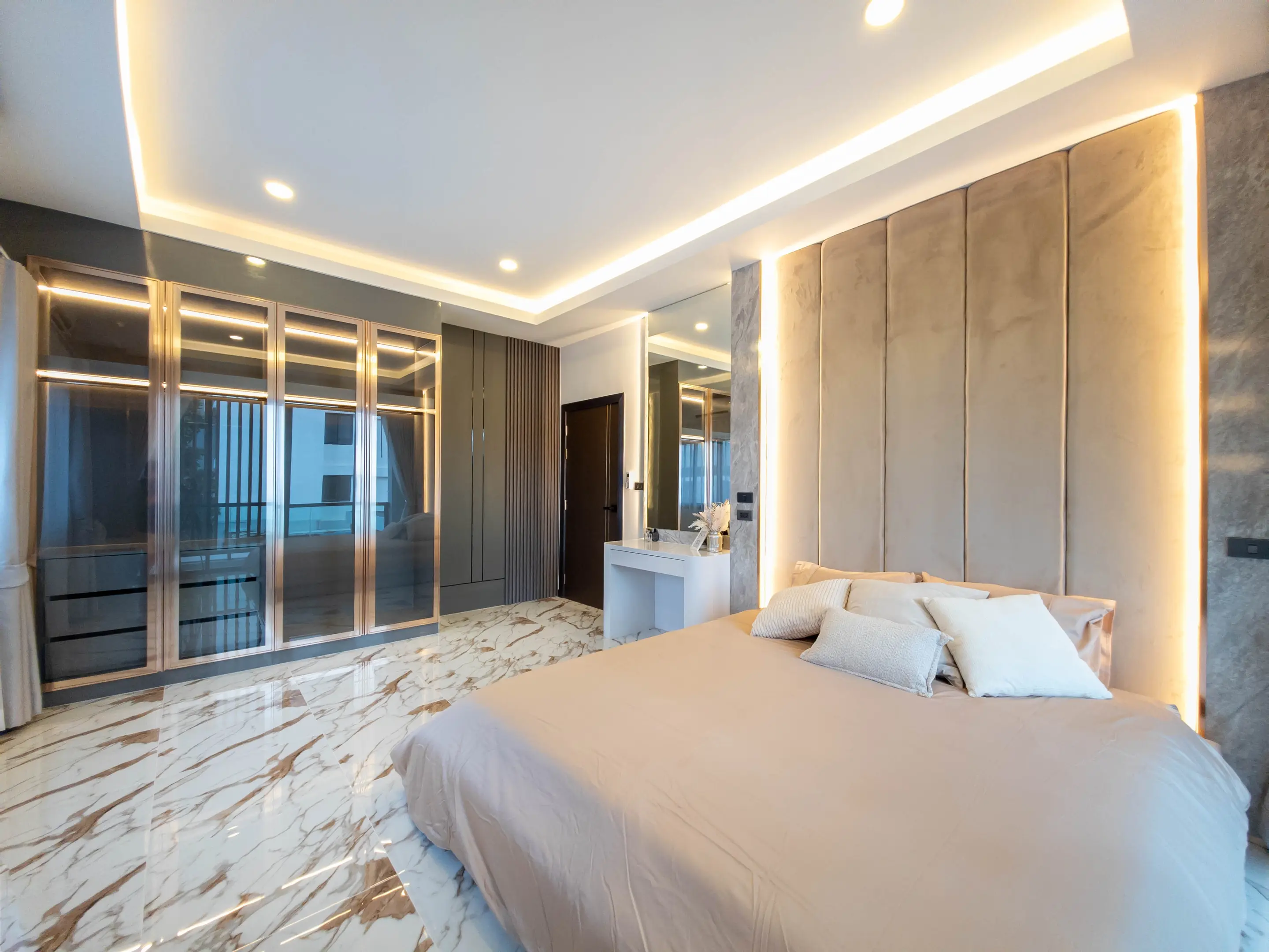 Luxury 5-Bedroom Pool Villa for Sale – Prime Location Thepprasit Road, Fully Renovated, Company Ownership