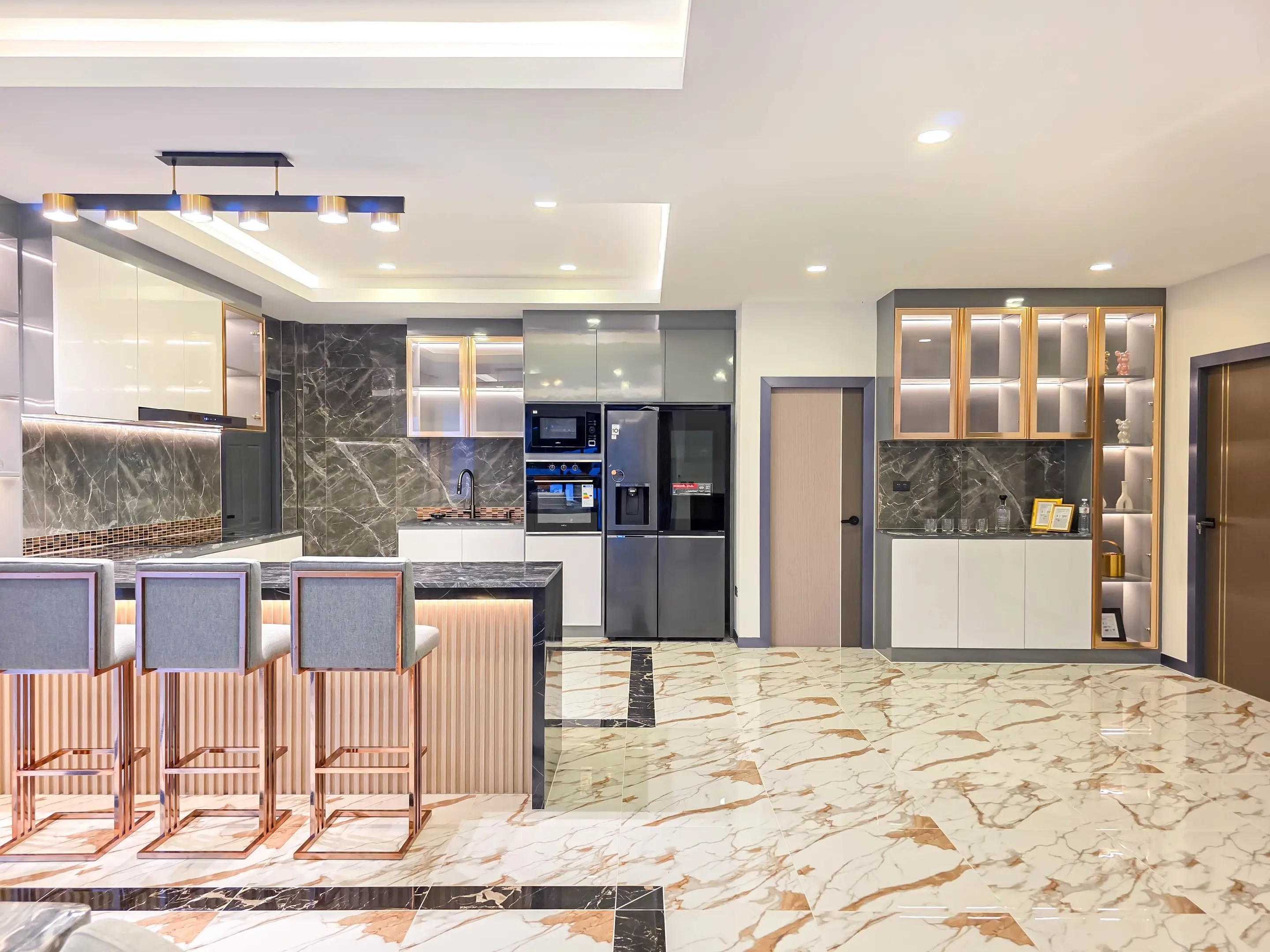 Luxury 5-Bedroom Pool Villa for Sale – Prime Location Thepprasit Road, Fully Renovated, Company Ownership
