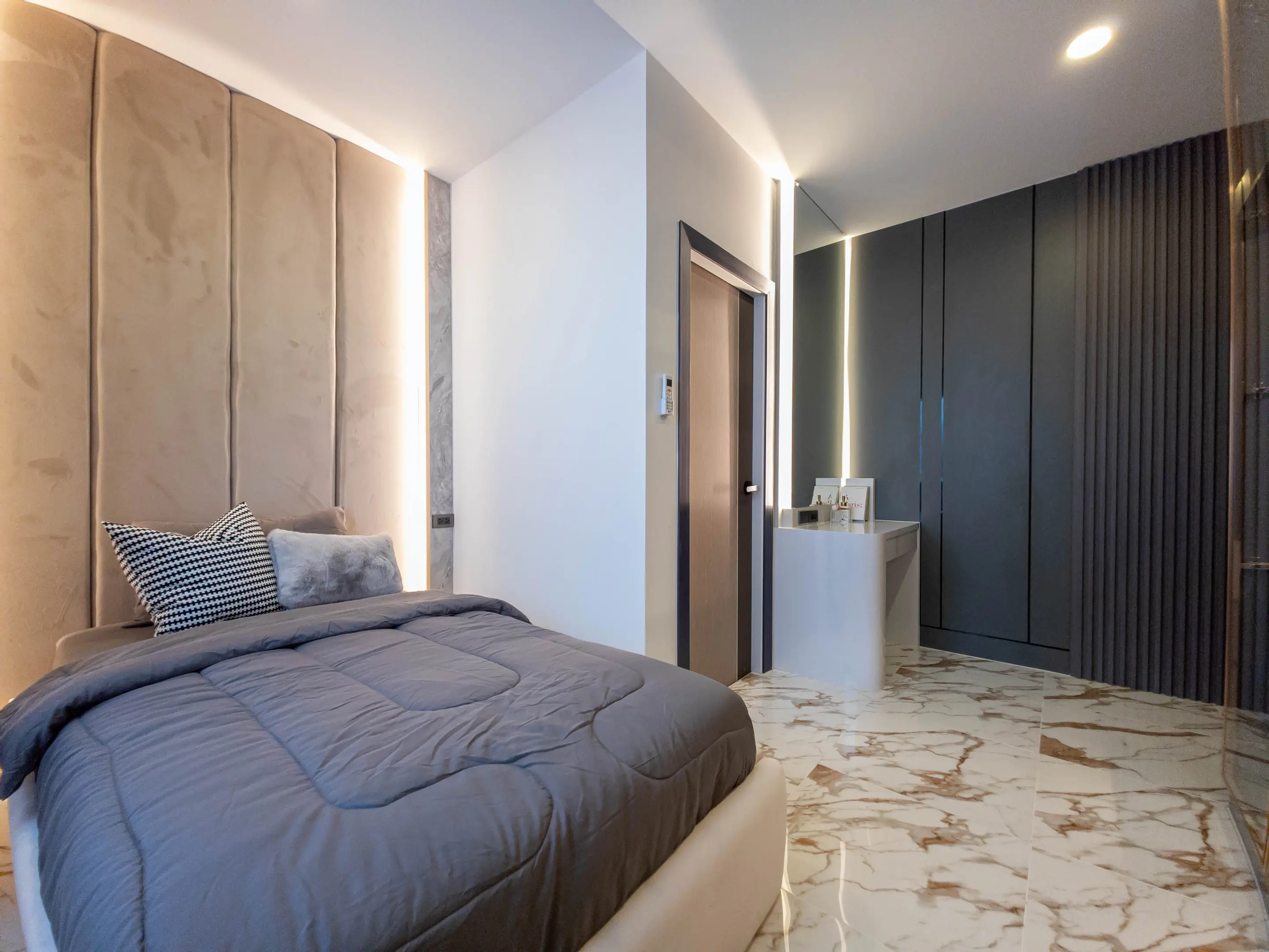 Luxury 5-Bedroom Pool Villa for Sale – Prime Location Thepprasit Road, Fully Renovated, Company Ownership
