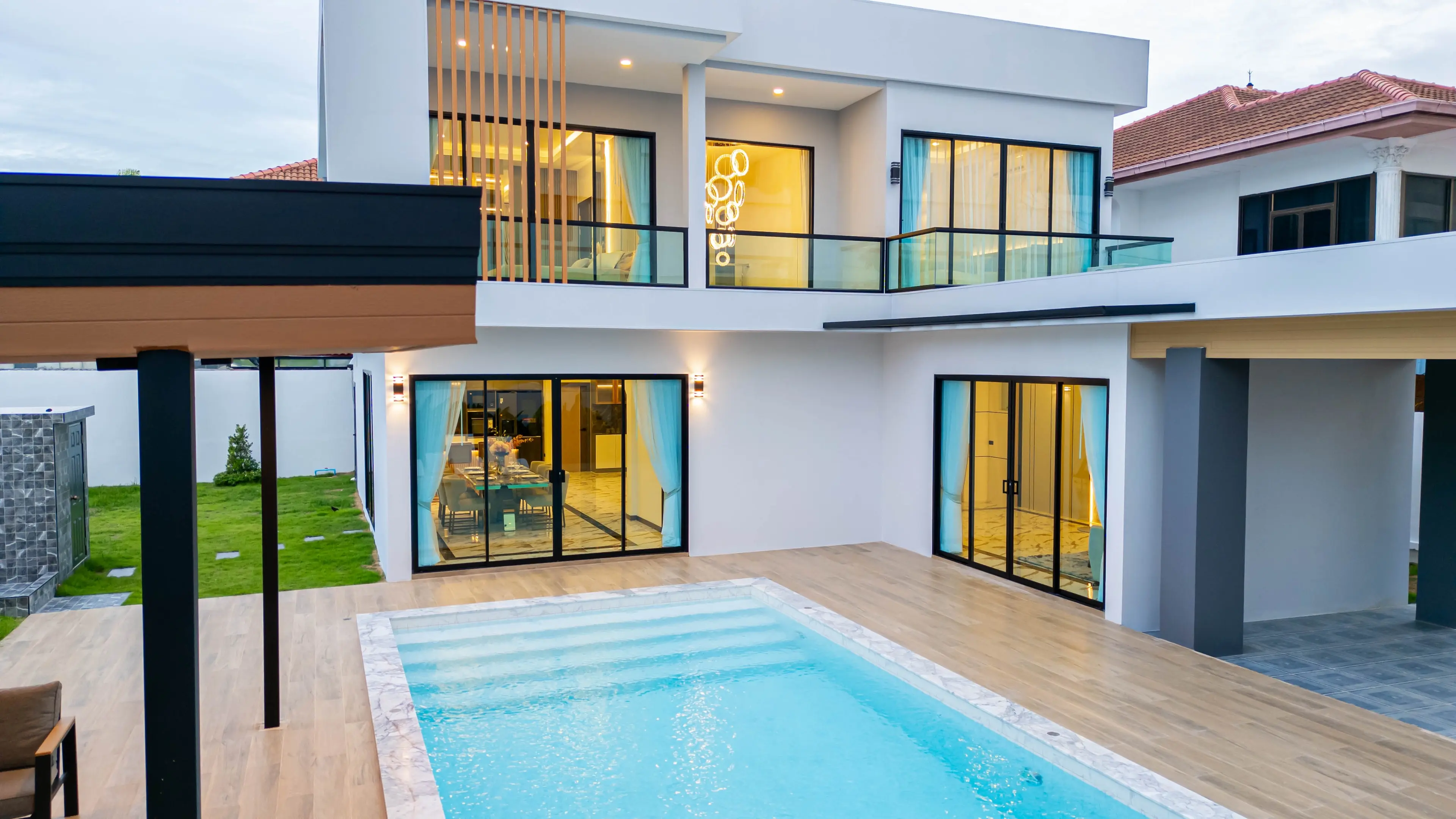 Luxury 5-Bedroom Pool Villa for Sale – Prime Location Thepprasit Road, Fully Renovated, Company Ownership