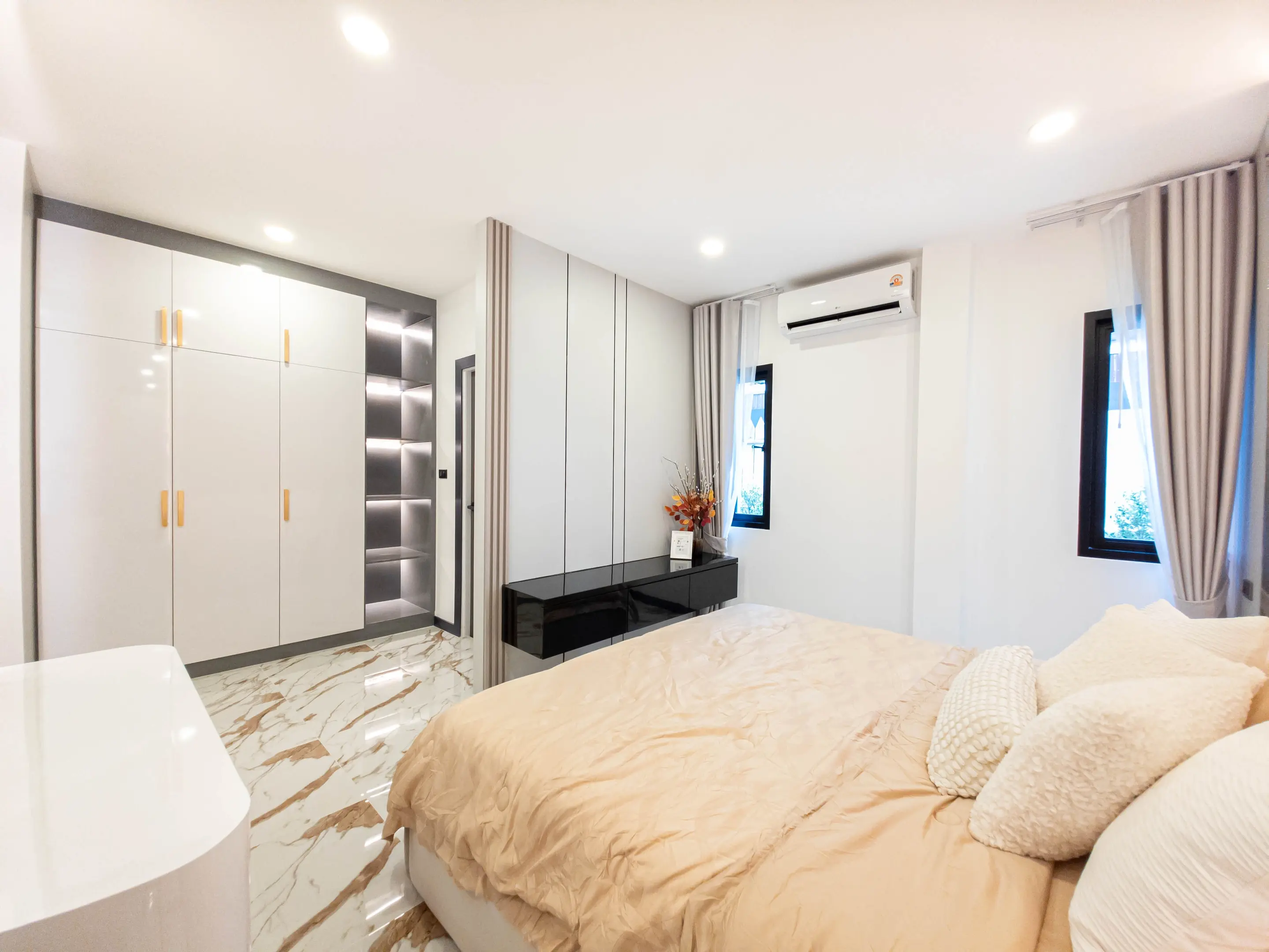 Luxury 5-Bedroom Pool Villa for Sale – Prime Location Thepprasit Road, Fully Renovated, Company Ownership