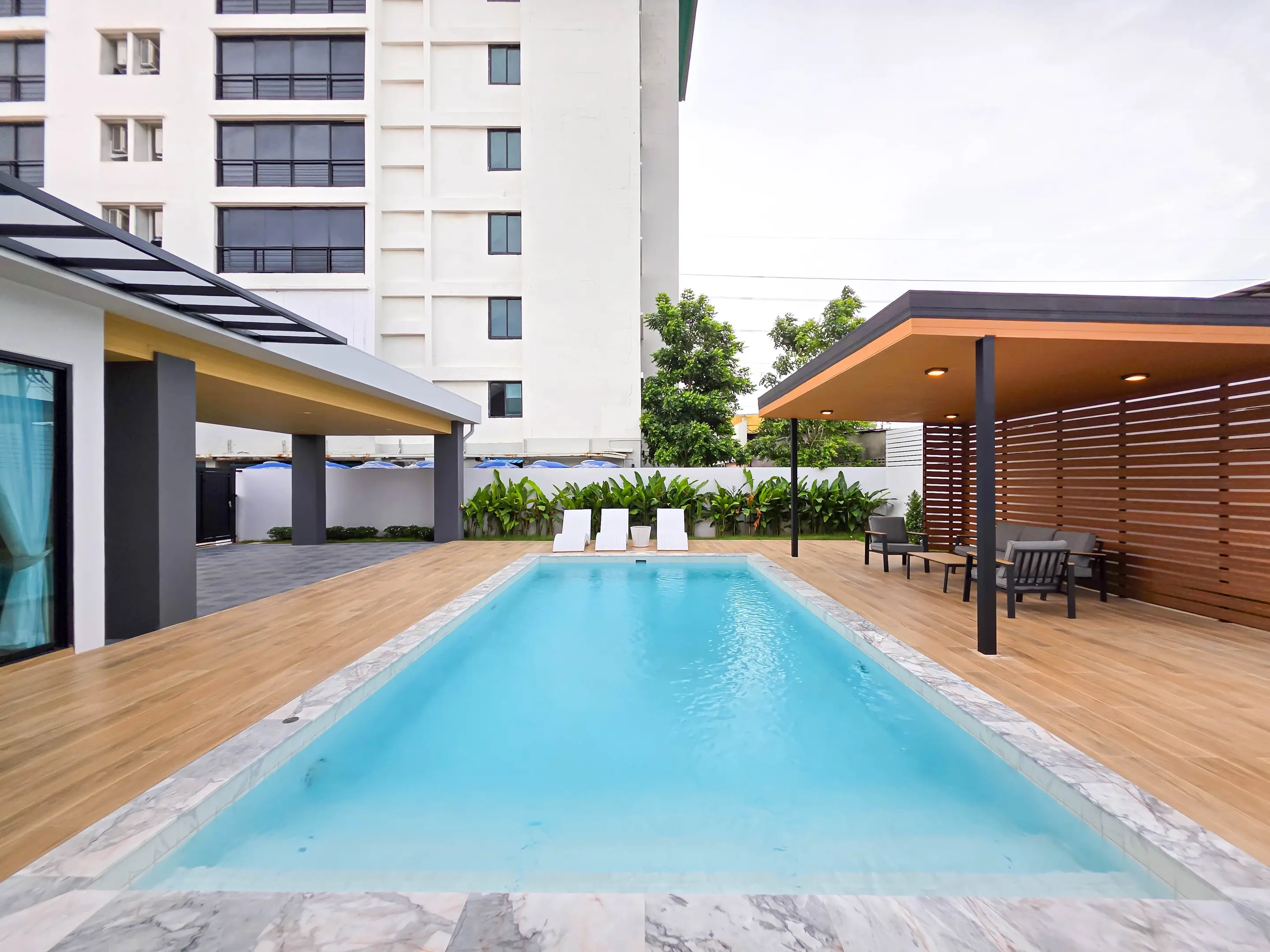 Luxury 5-Bedroom Pool Villa for Sale – Prime Location Thepprasit Road, Fully Renovated, Company Ownership