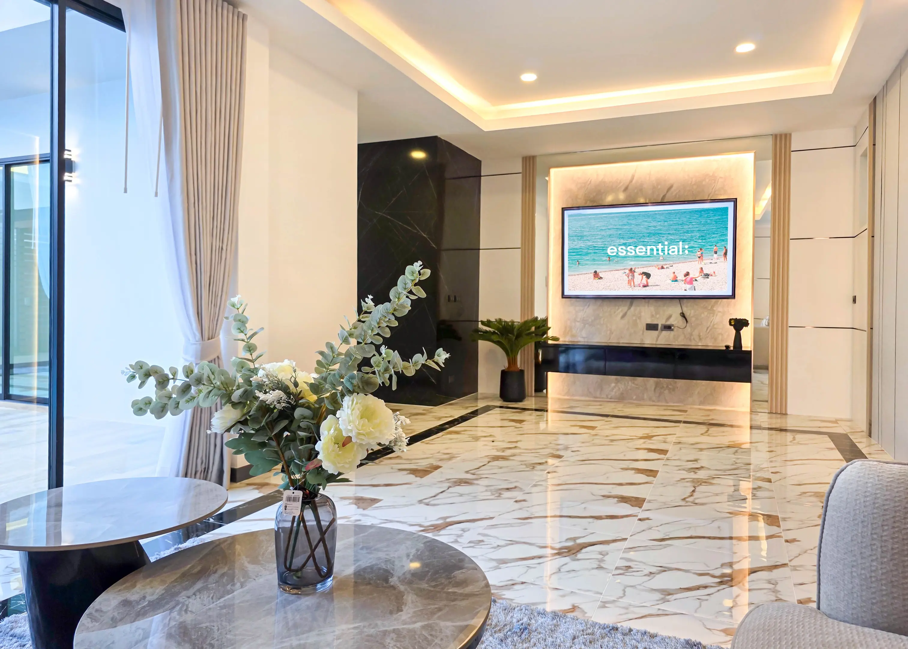 Luxury 5-Bedroom Pool Villa for Sale – Prime Location Thepprasit Road, Fully Renovated, Company Ownership
