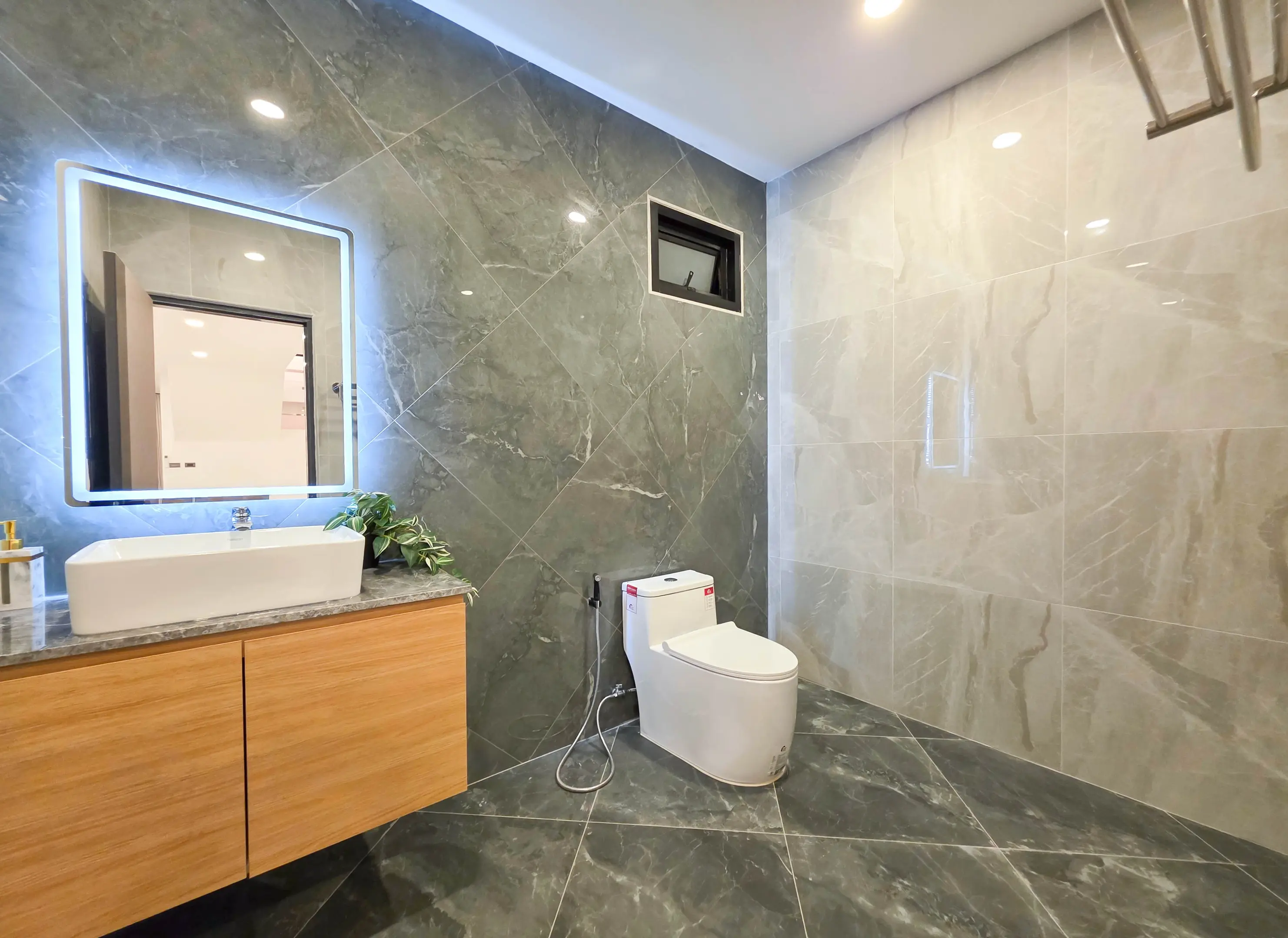 Luxury 5-Bedroom Pool Villa for Sale – Prime Location Thepprasit Road, Fully Renovated, Company Ownership